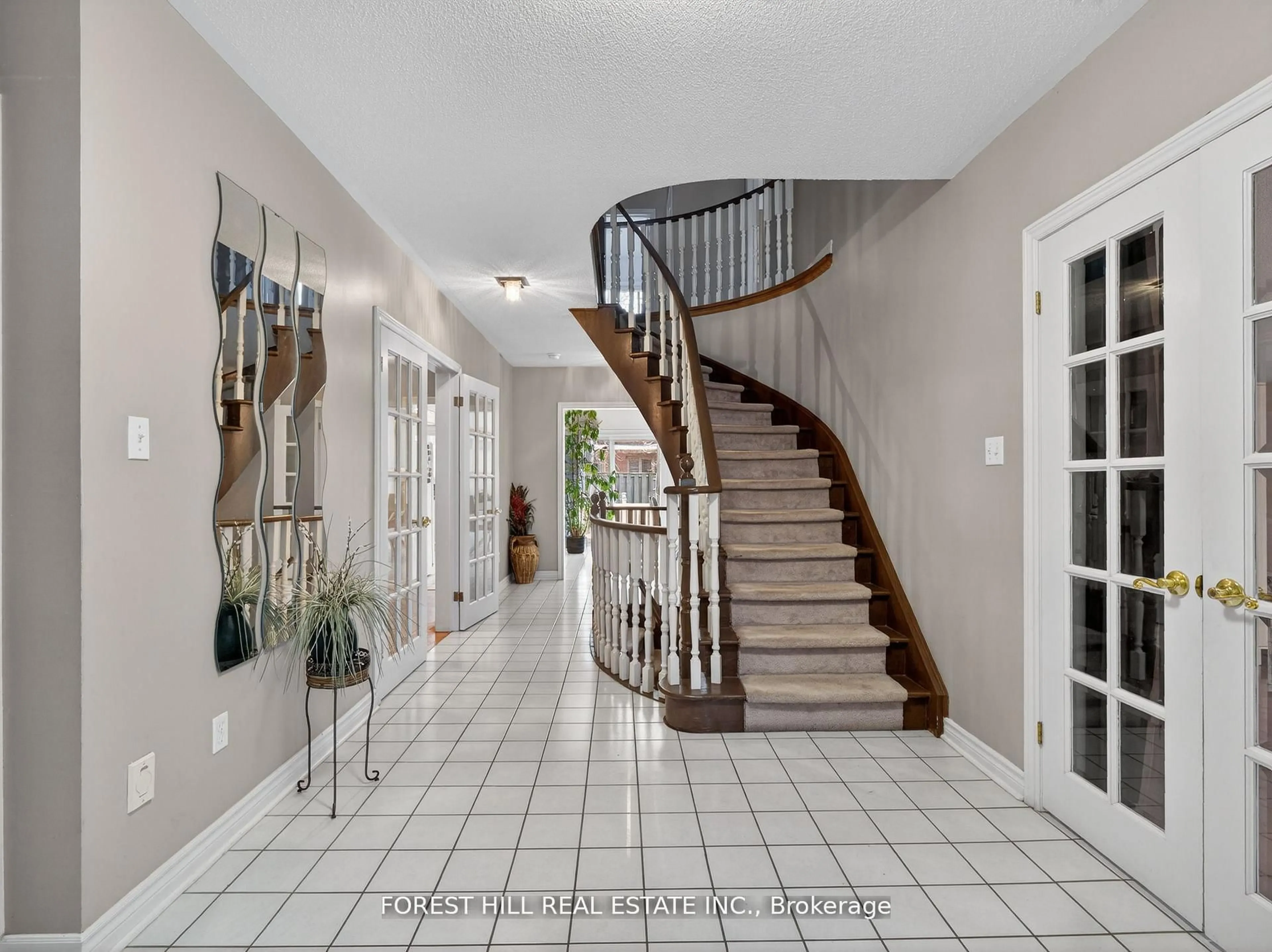 Indoor entryway for 43 Rockwood Cres, Vaughan Ontario L4J 7T2