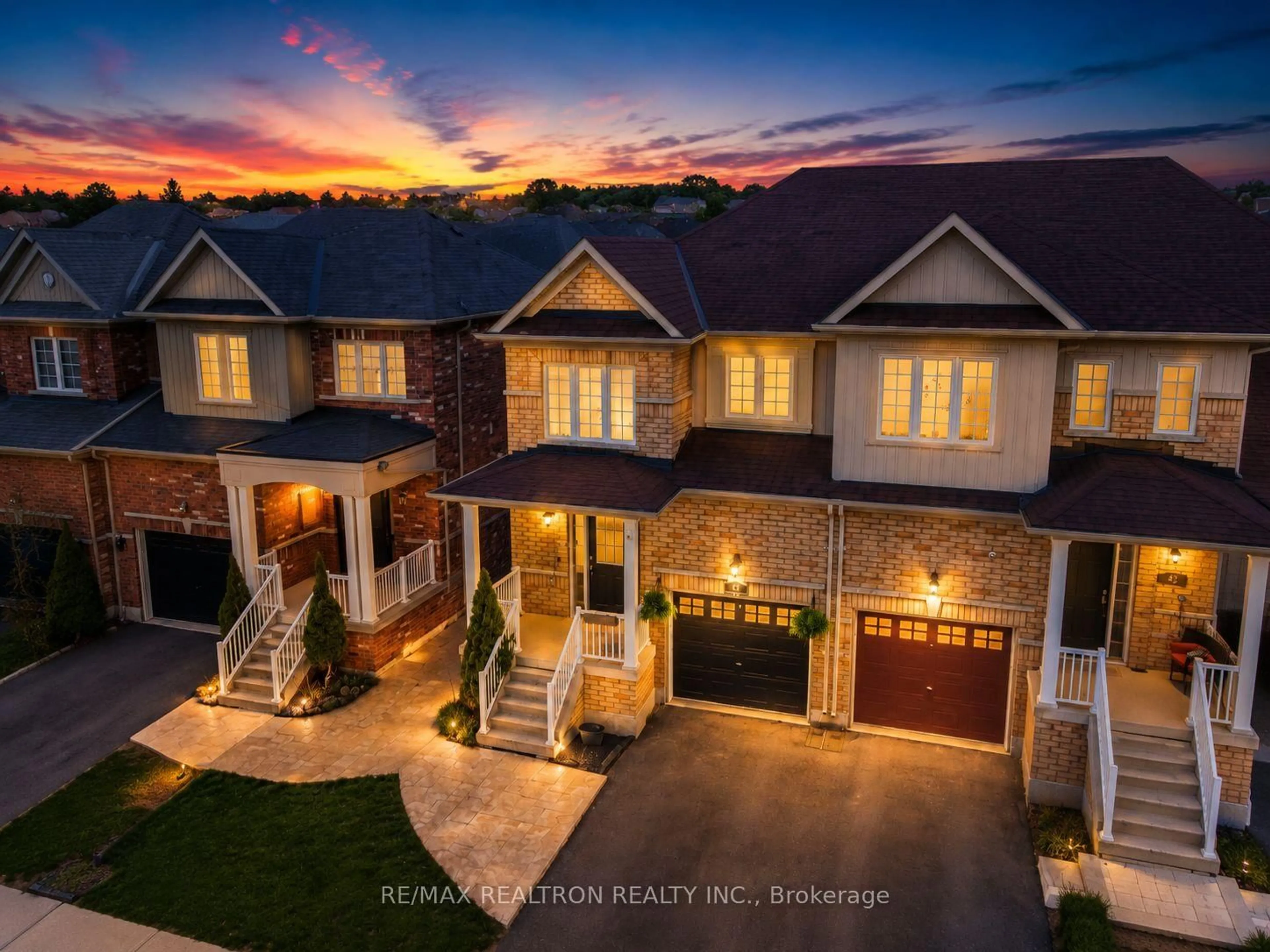A pic from outside/outdoor area/front of a property/back of a property/a pic from drone, unknown for 44 Luisa St, Bradford West Gwillimbury Ontario L3Z 0P2
