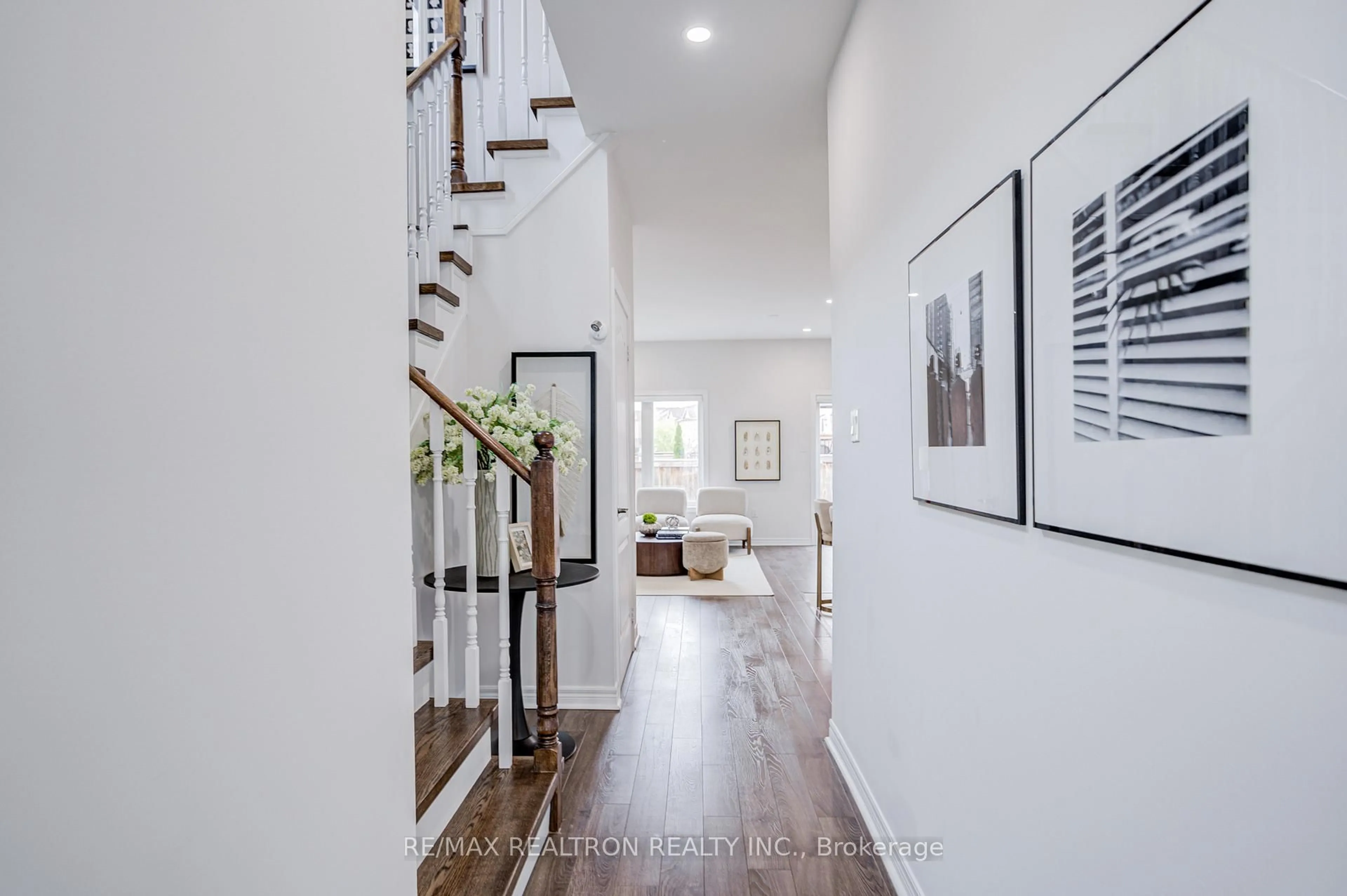Indoor entryway for 44 Luisa St, Bradford West Gwillimbury Ontario L3Z 0P2