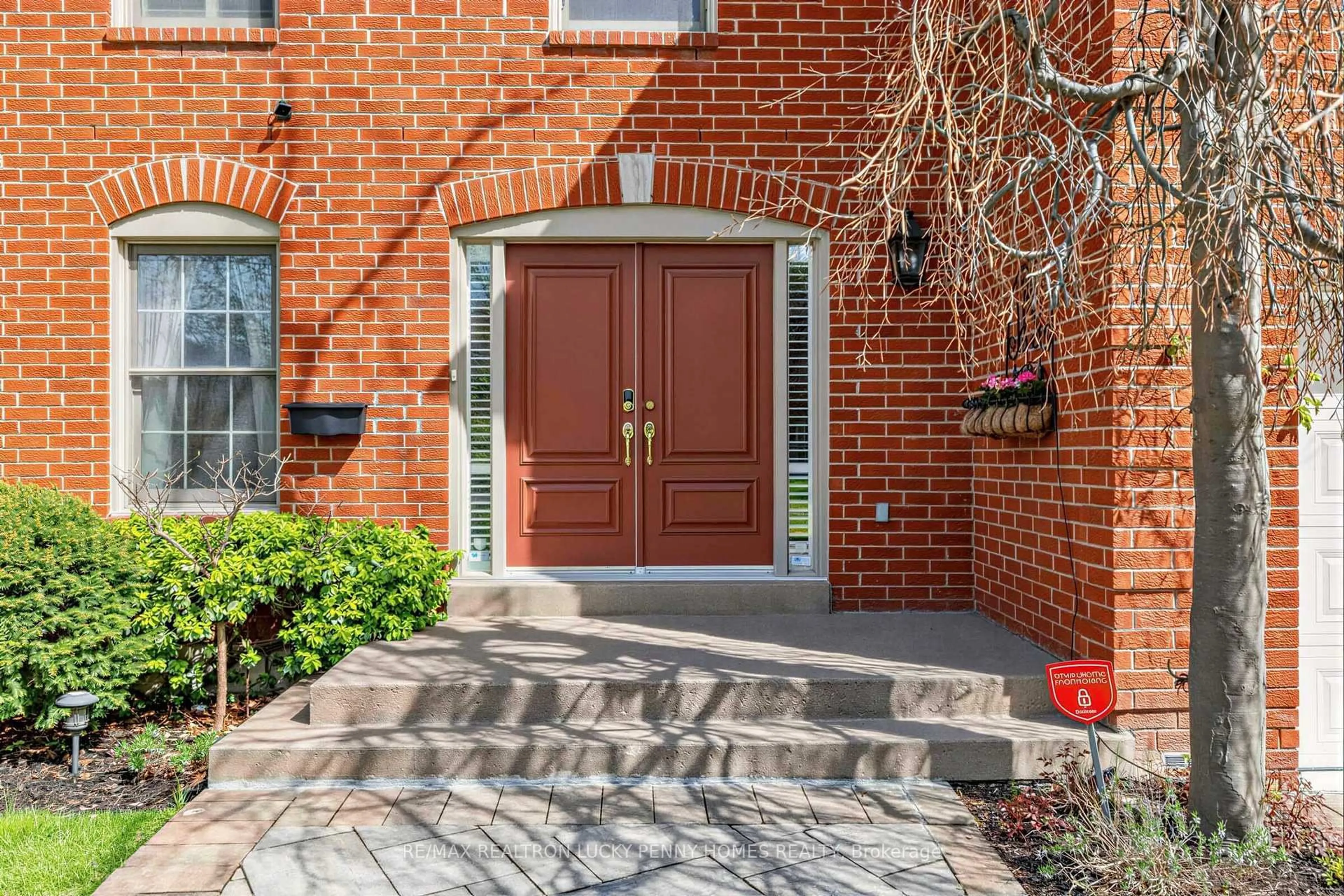 Home with brick exterior material, street for 8 Goodmills Crt, Markham Ontario L3R 7M2