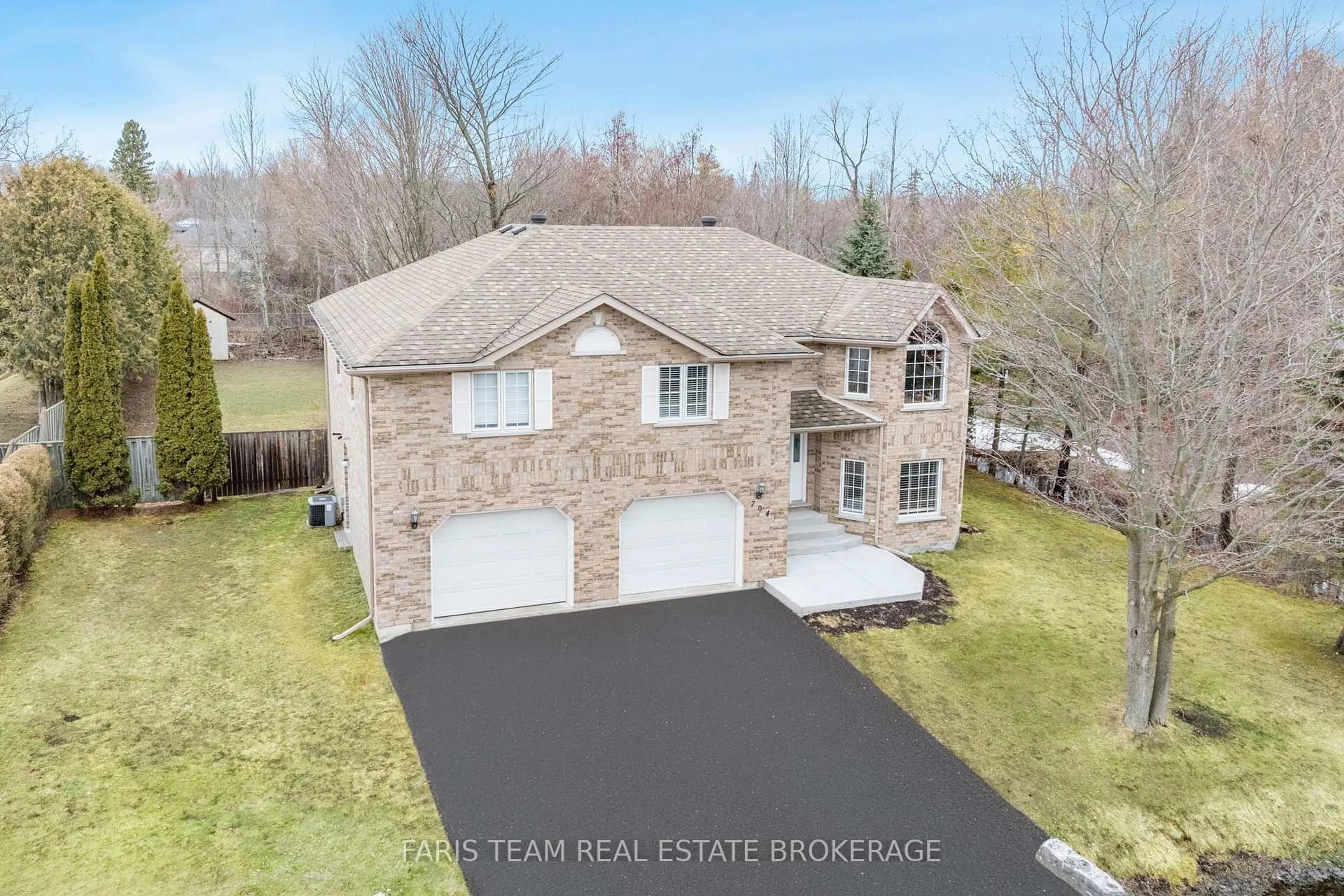 A pic from outside/outdoor area/front of a property/back of a property/a pic from drone, street for 704 Trinity St, Innisfil Ontario L9S 2G8