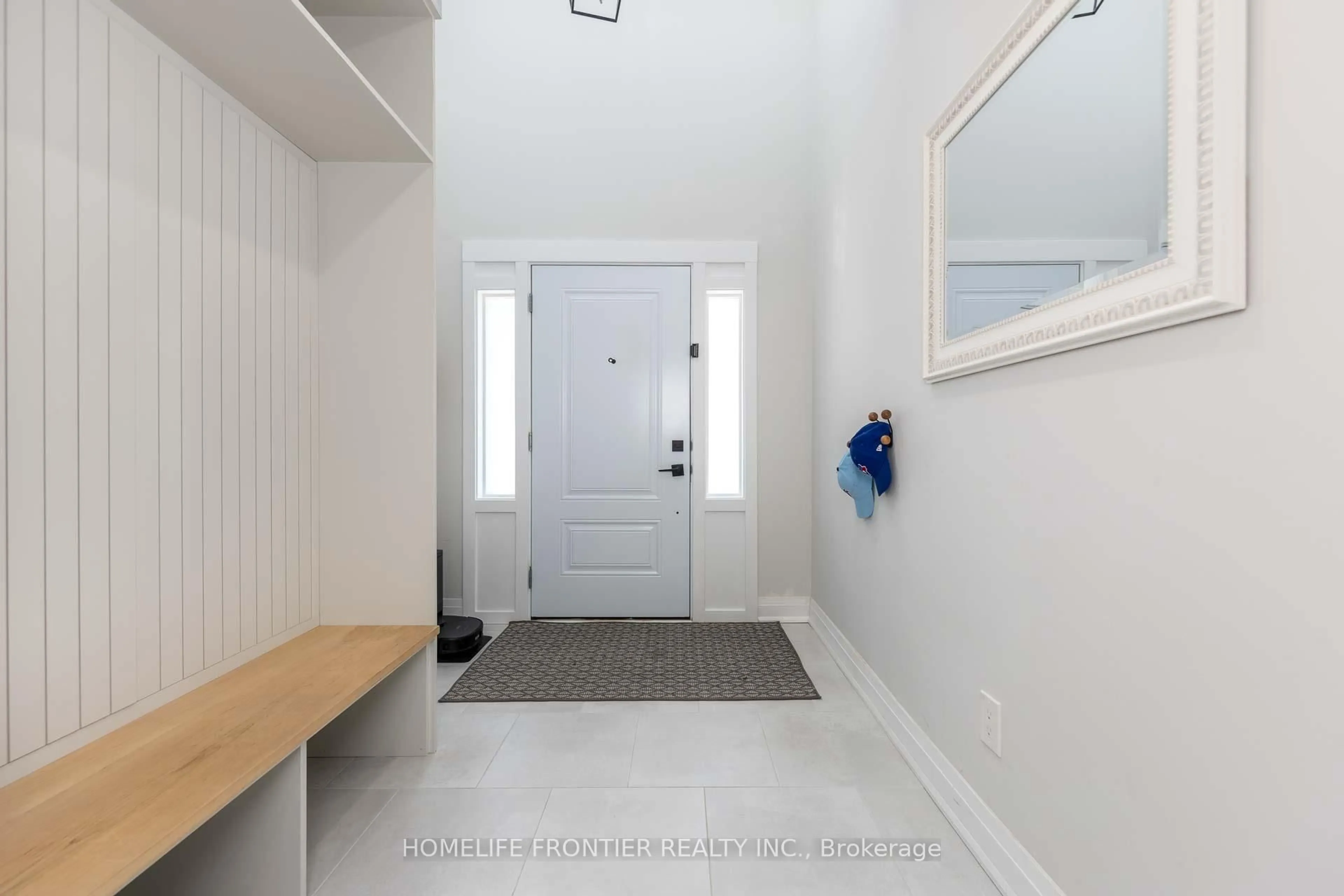 Indoor entryway for 286 Helen Ave, Markham Ontario L3R 1K1