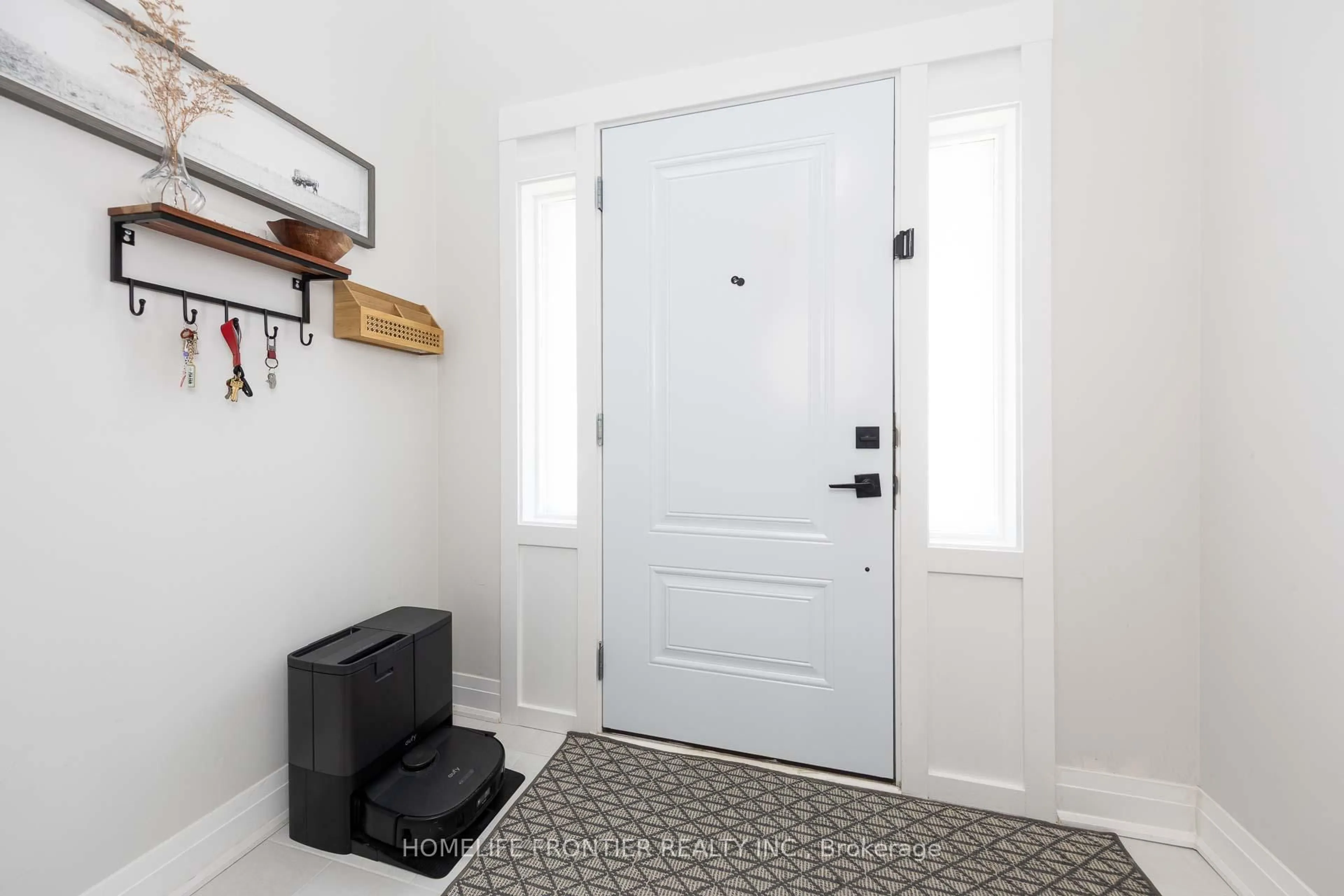 Indoor entryway for 286 Helen Ave, Markham Ontario L3R 1K1