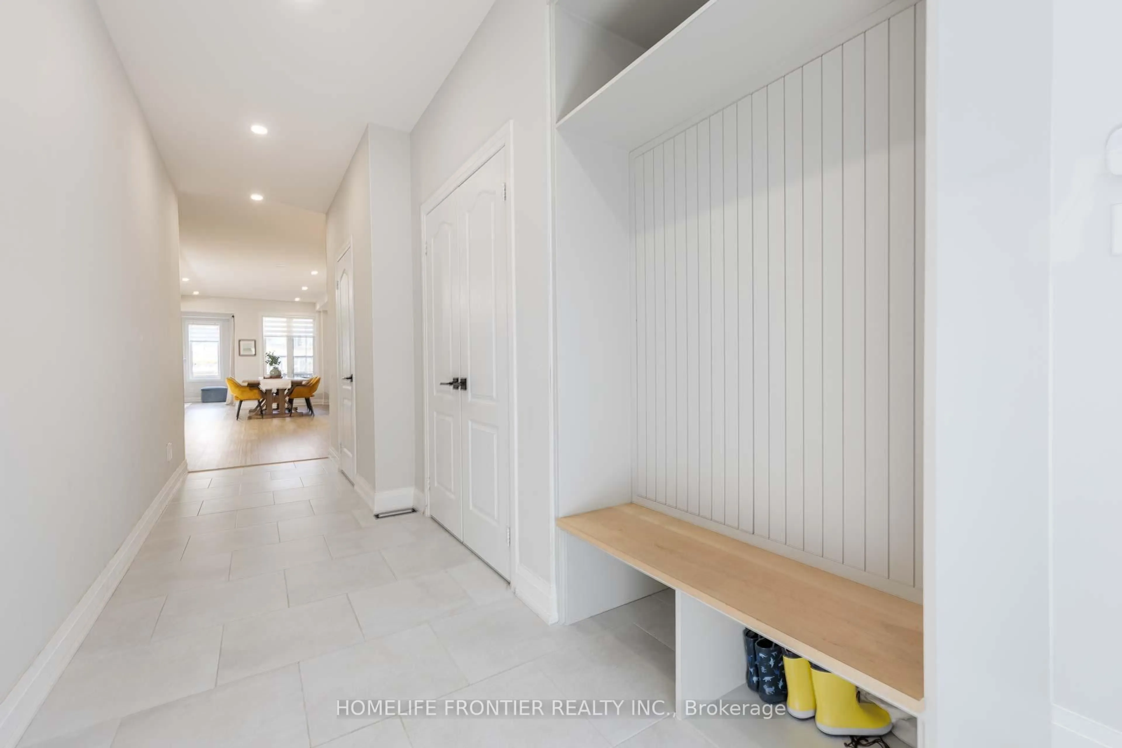 Indoor entryway for 286 Helen Ave, Markham Ontario L3R 1K1