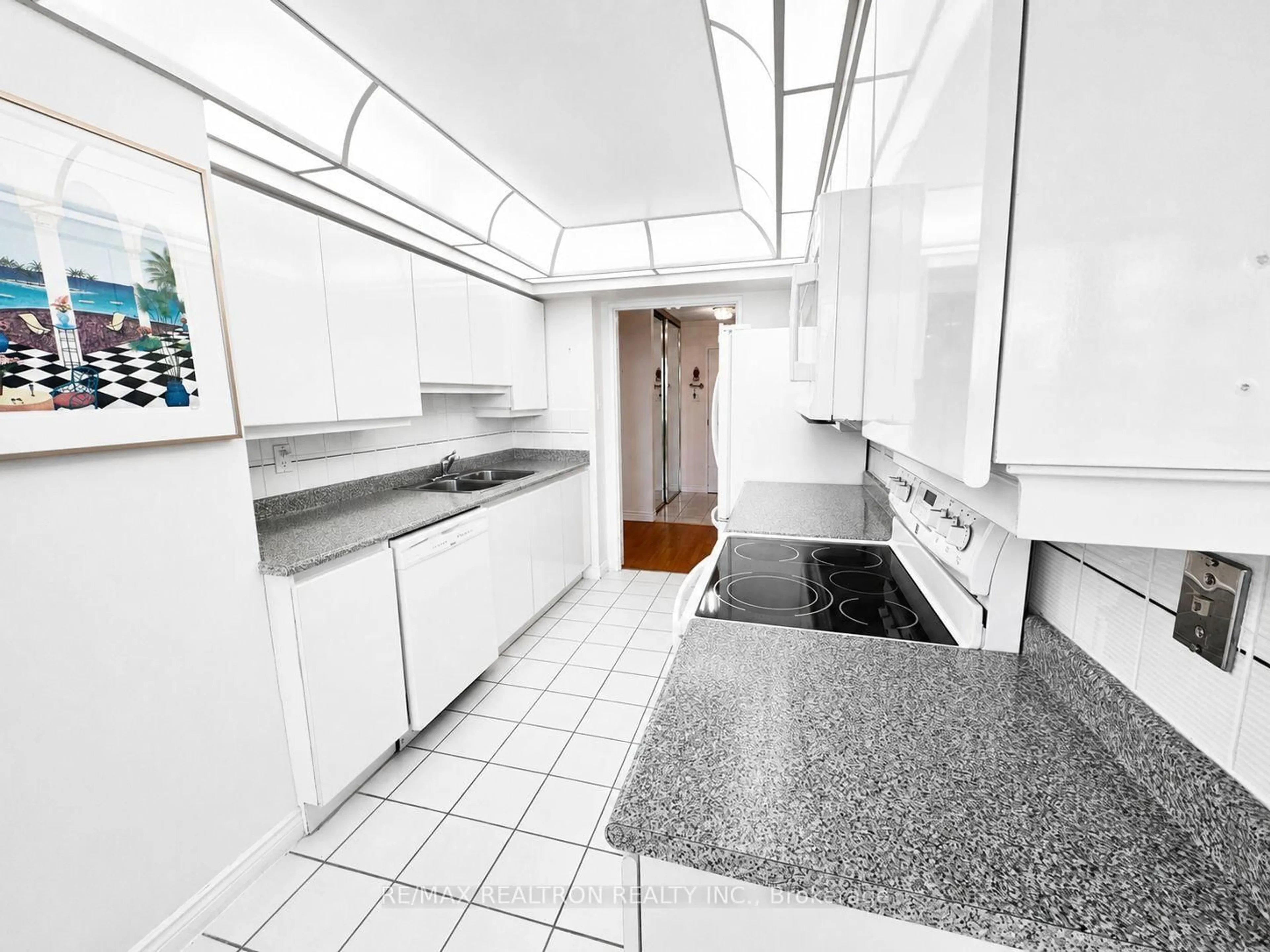 Standard kitchen, ceramic/tile floor for 7 Townsgate Dr #502, Vaughan Ontario L4J 7Z9