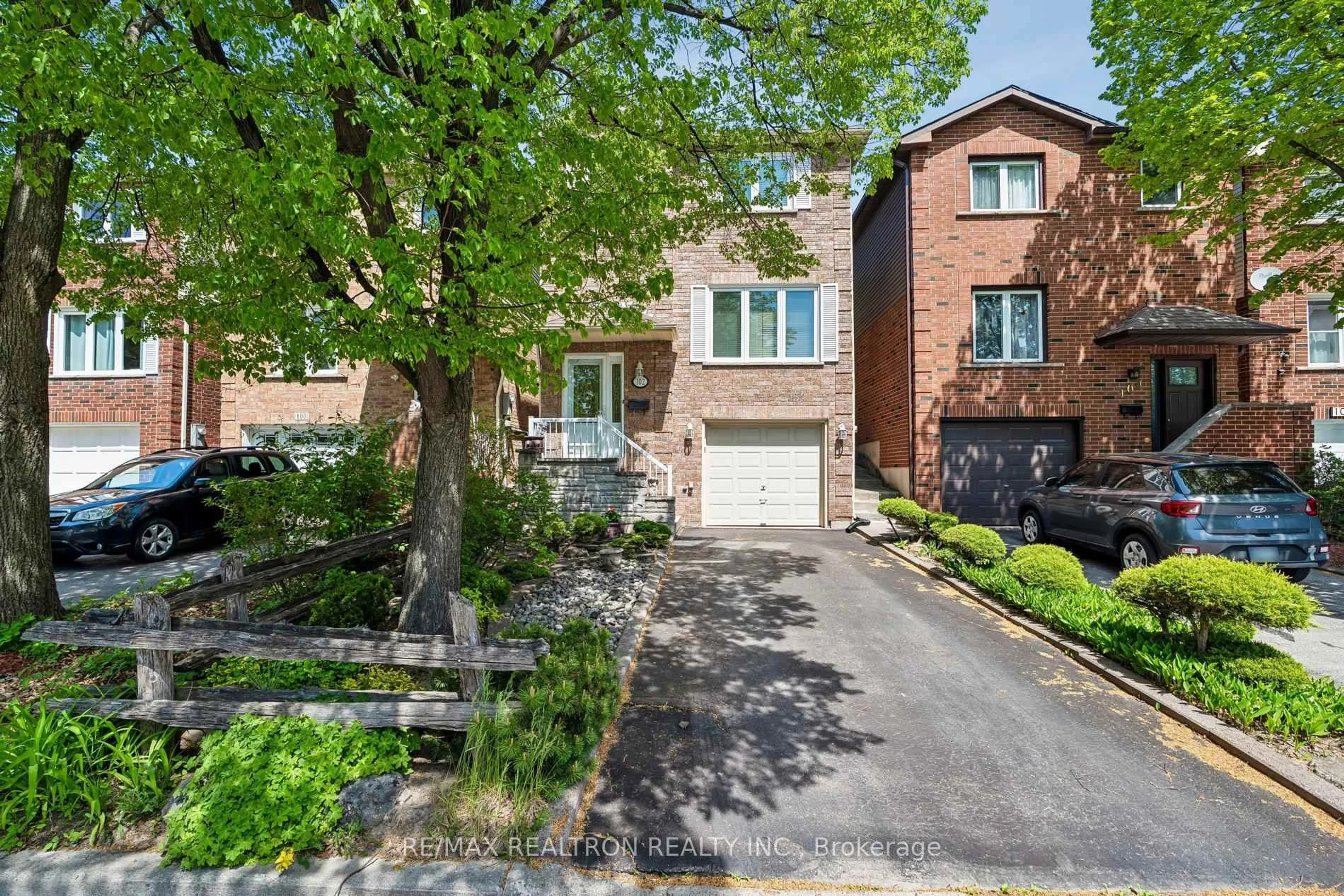 Home with brick exterior material, street for 102 Swinton Cres, Vaughan Ontario L4J 3V5
