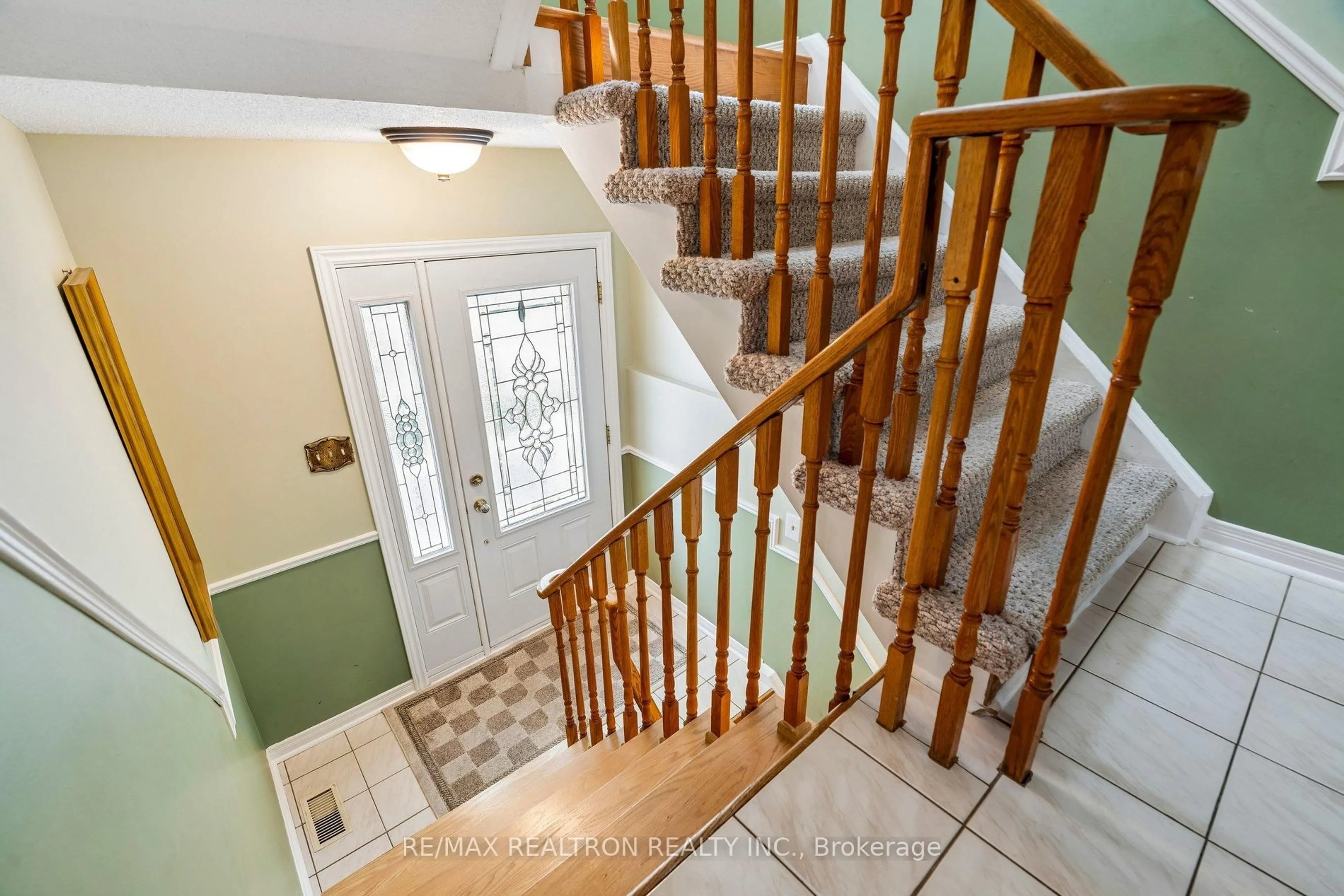 Unknown for 102 Swinton Cres, Vaughan Ontario L4J 3V5
