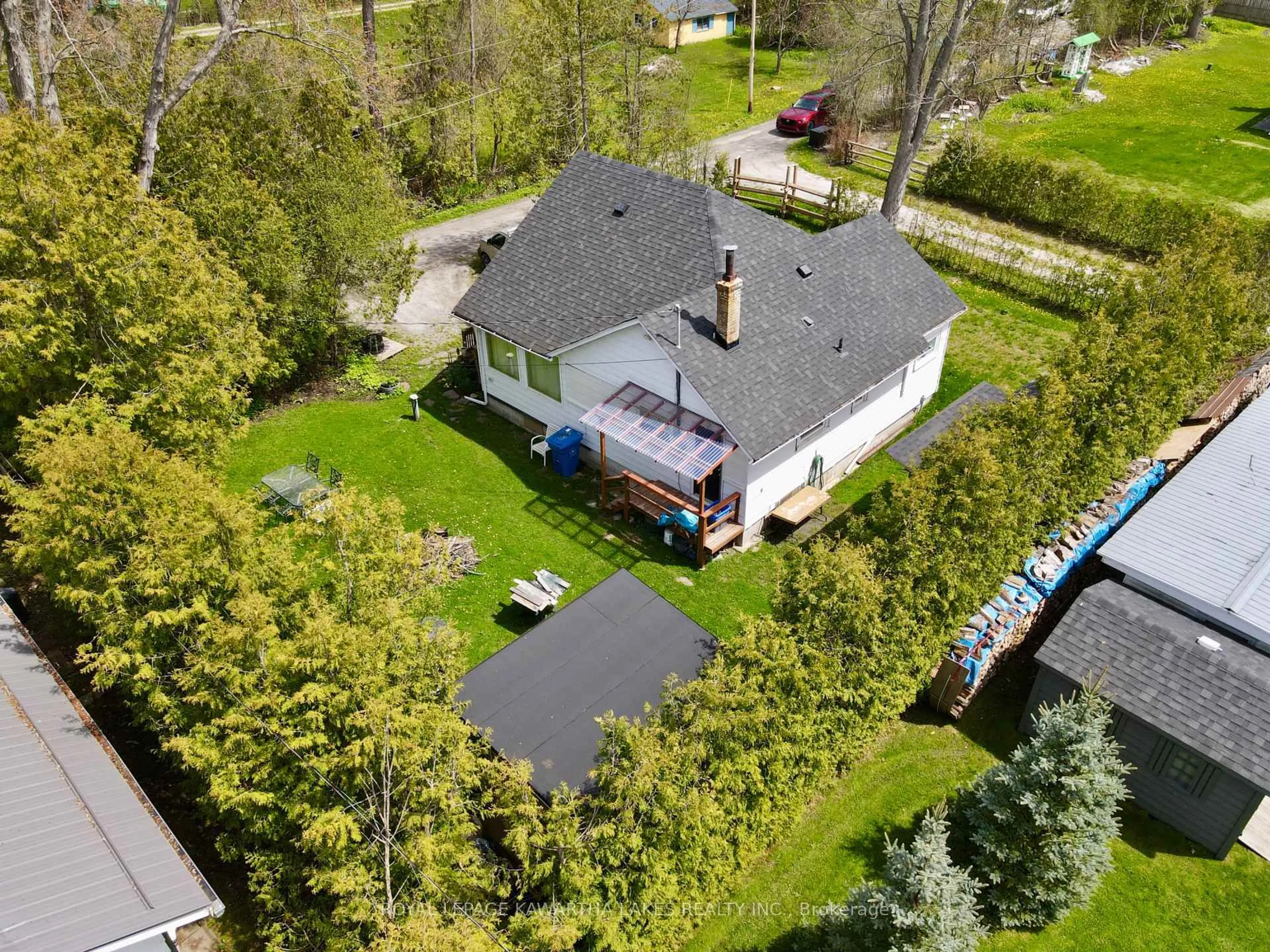 A pic from outside/outdoor area/front of a property/back of a property/a pic from drone, street for 8 Sandy Cove Lane, Georgina Ontario L4P 3E9
