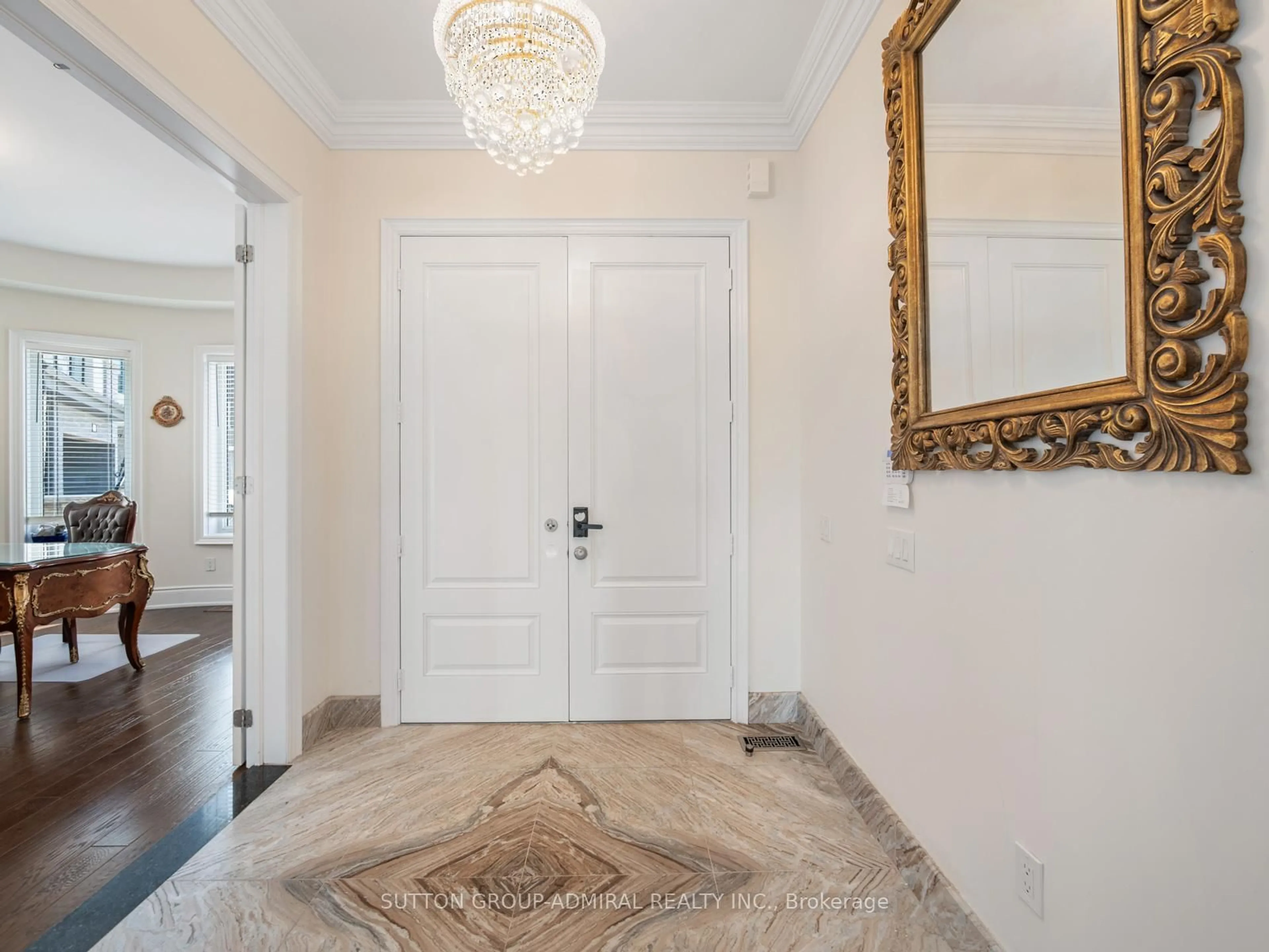 Indoor entryway for 33 Keatley Dr, Vaughan Ontario L6A 4Y3