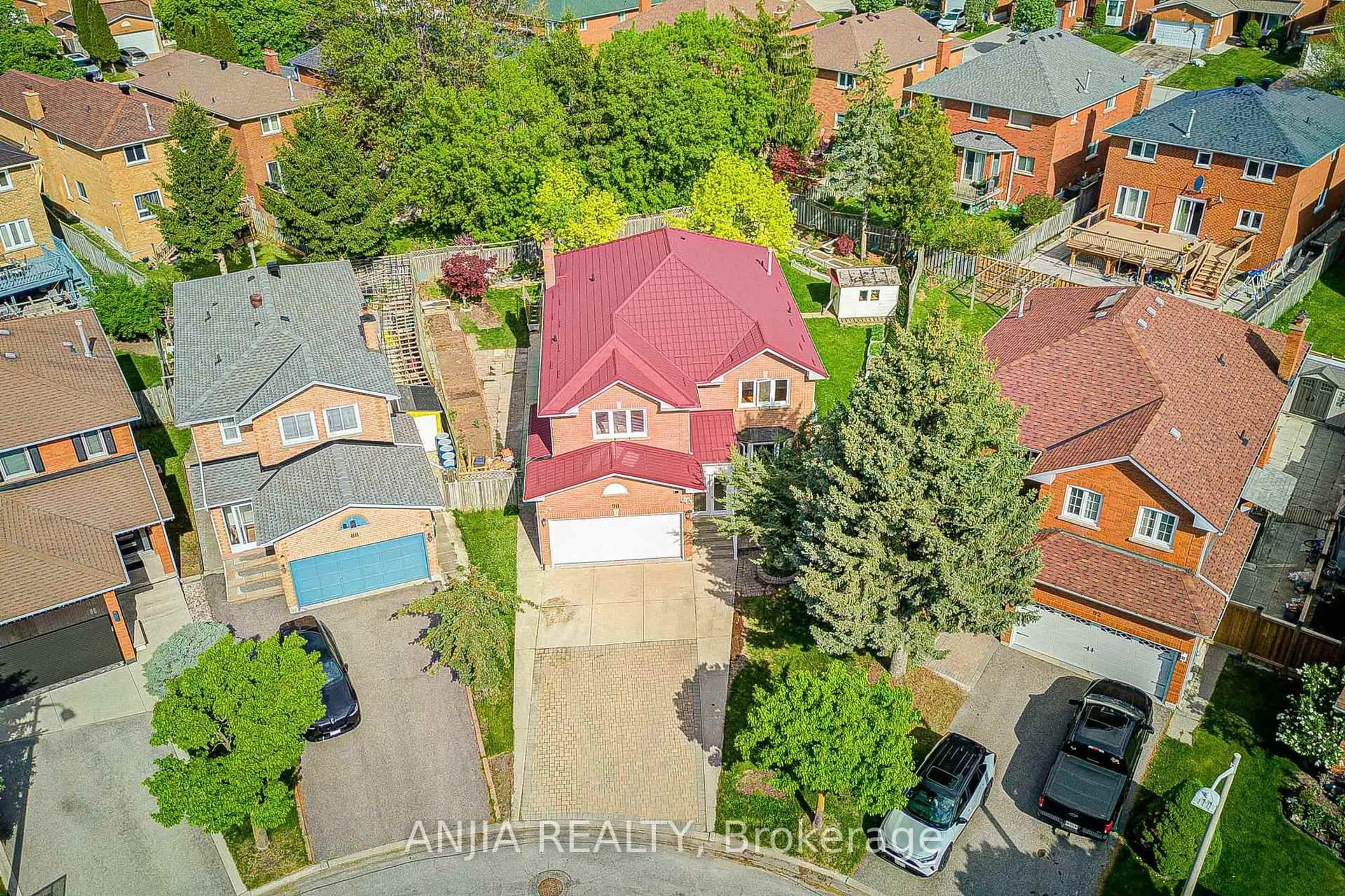 A pic from outside/outdoor area/front of a property/back of a property/a pic from drone, street for 90 Olivewood Dr, Markham Ontario L3S 3E2