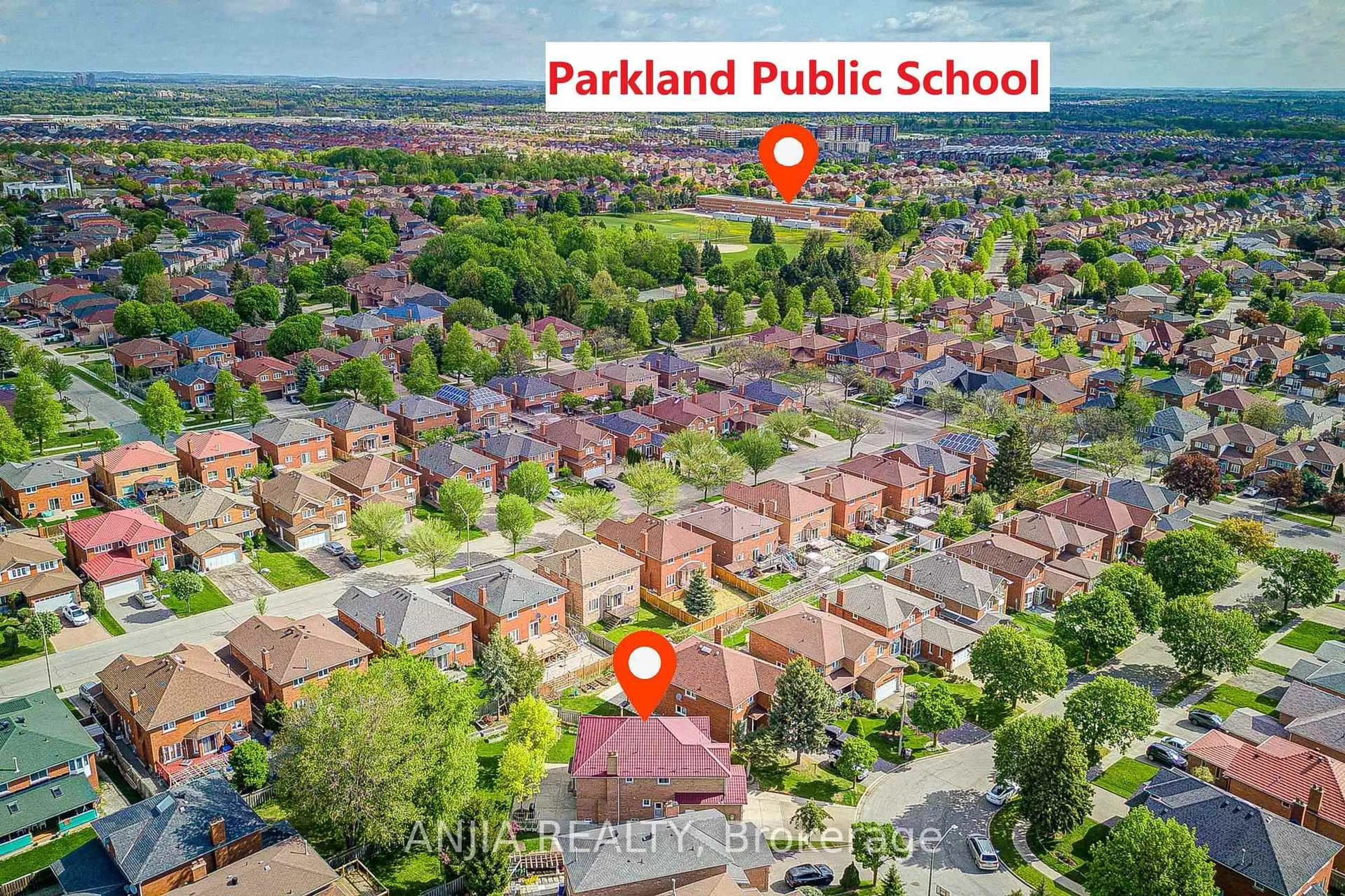 A pic from outside/outdoor area/front of a property/back of a property/a pic from drone, street for 90 Olivewood Dr, Markham Ontario L3S 3E2