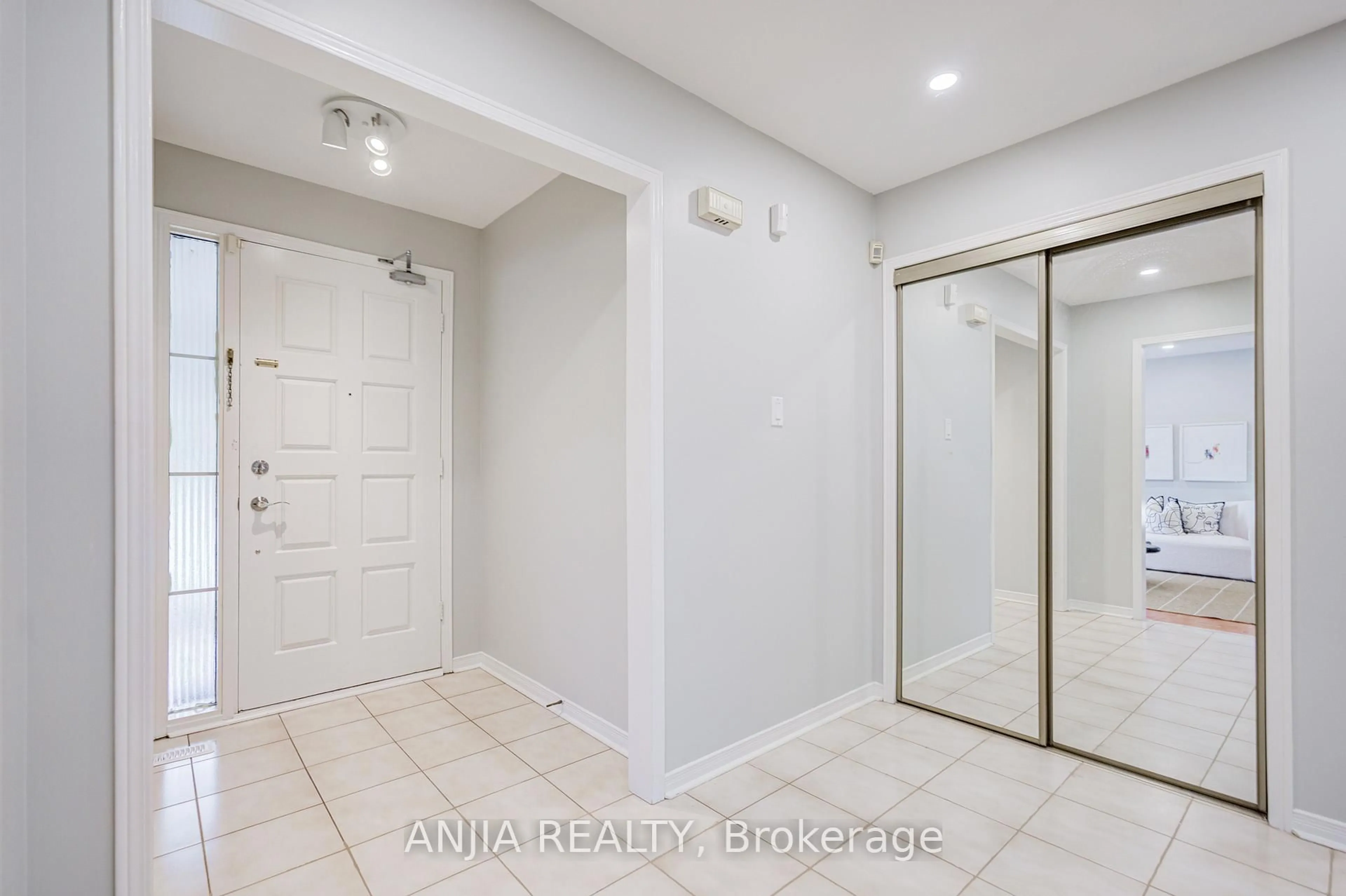 Indoor entryway for 90 Olivewood Dr, Markham Ontario L3S 3E2