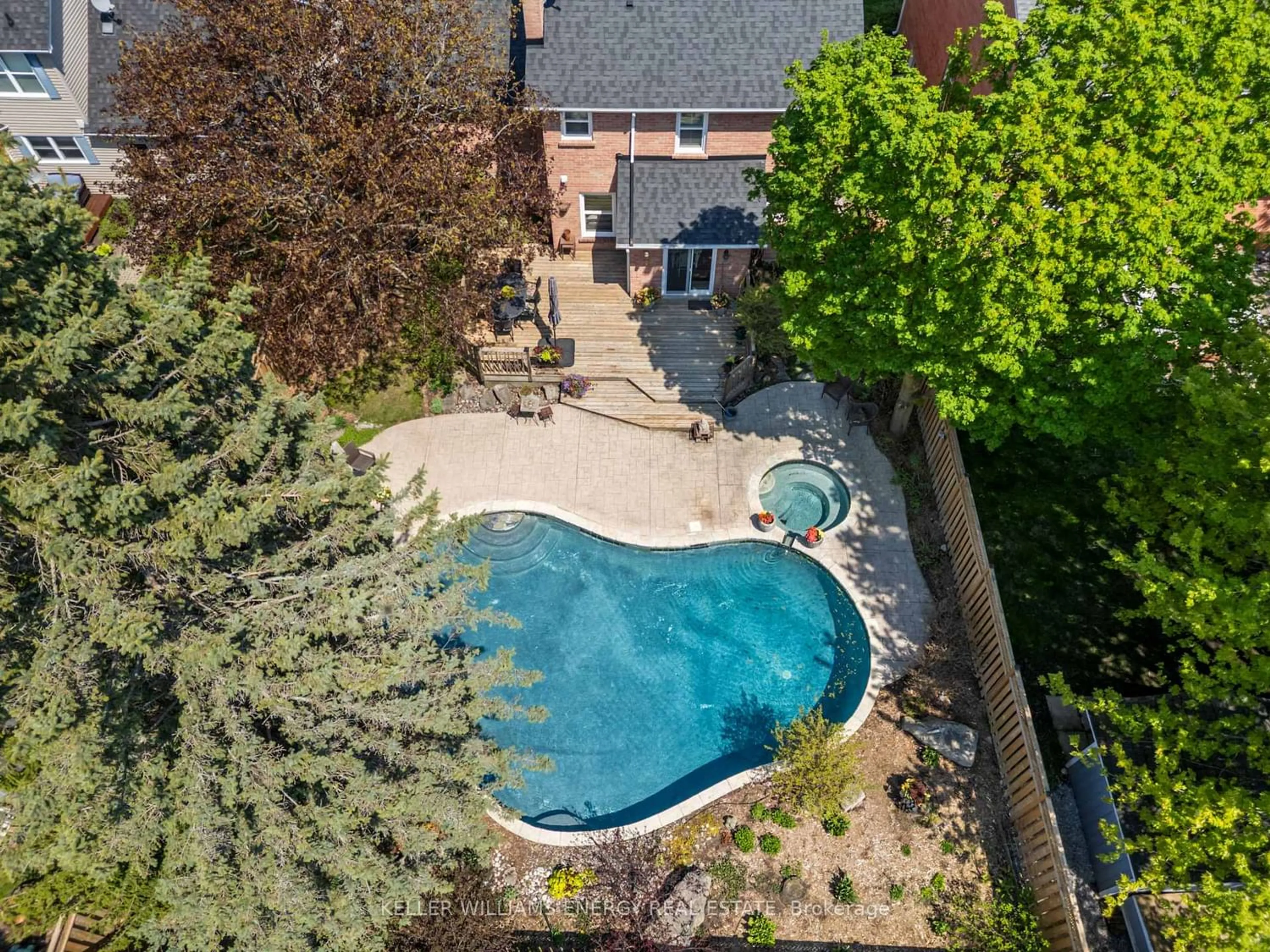 A pic from outside/outdoor area/front of a property/back of a property/a pic from drone, unknown for 74 Centre Rd, Uxbridge Ontario L9P 1A4