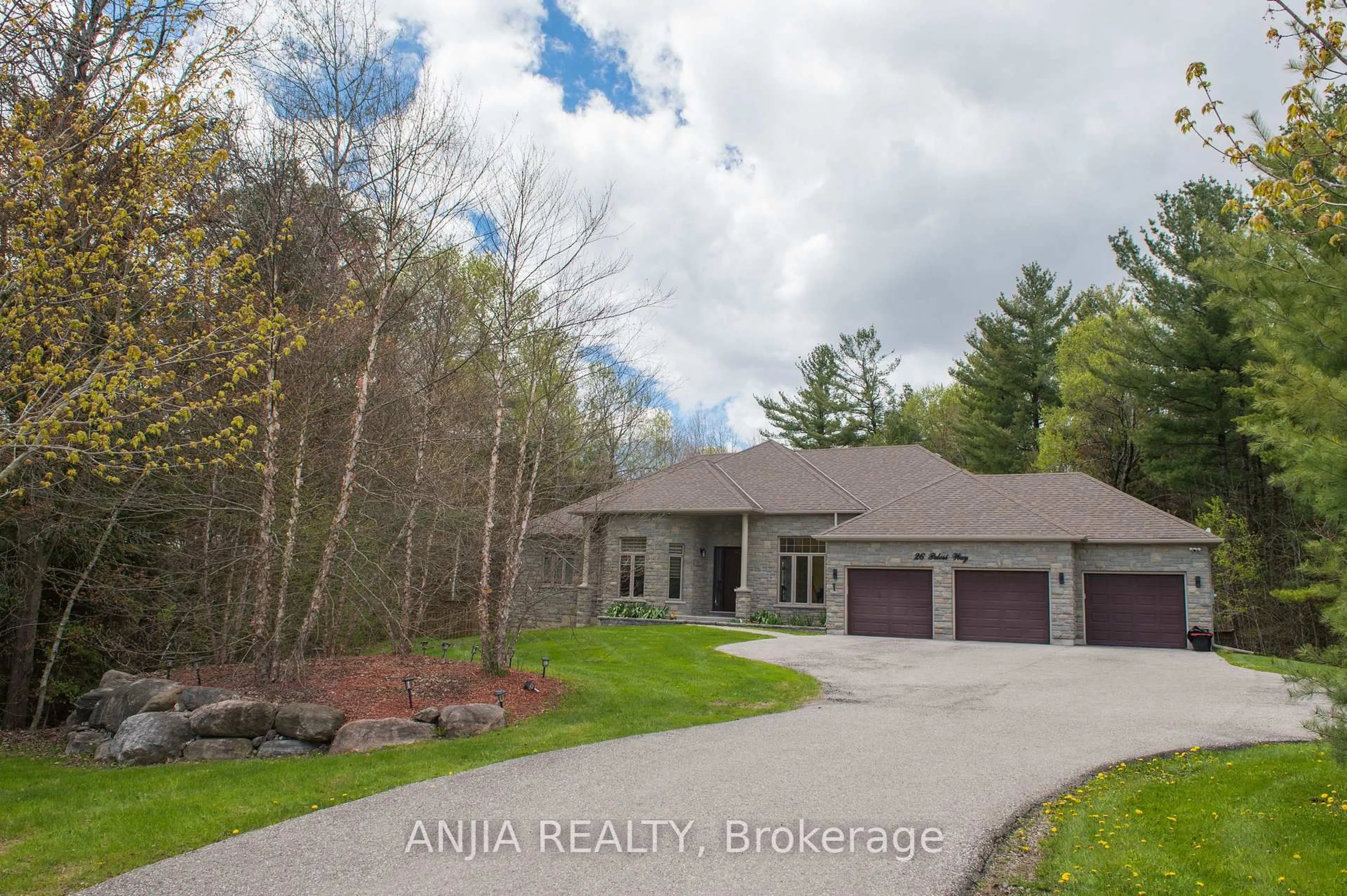 A pic from outside/outdoor area/front of a property/back of a property/a pic from drone, unknown for 26 Pelosi Way, East Gwillimbury Ontario L0G 1M0