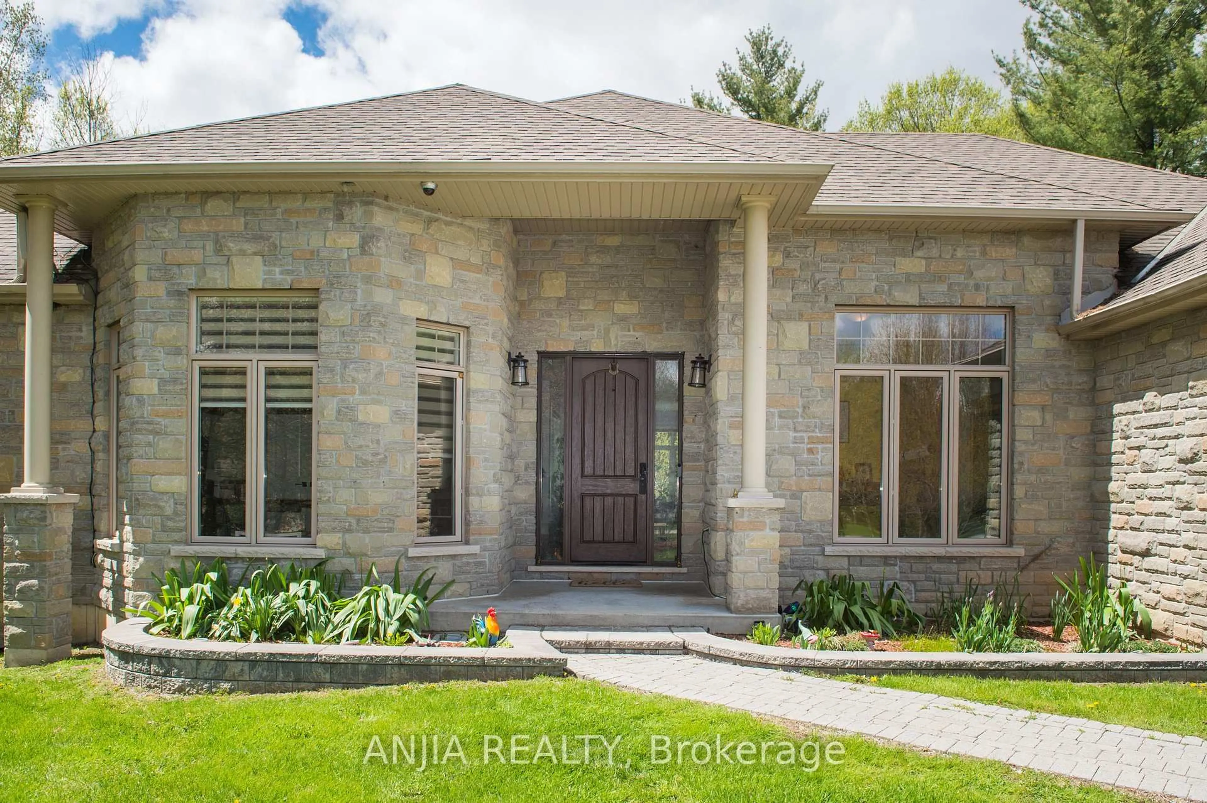 Home with brick exterior material, street for 26 Pelosi Way, East Gwillimbury Ontario L0G 1M0
