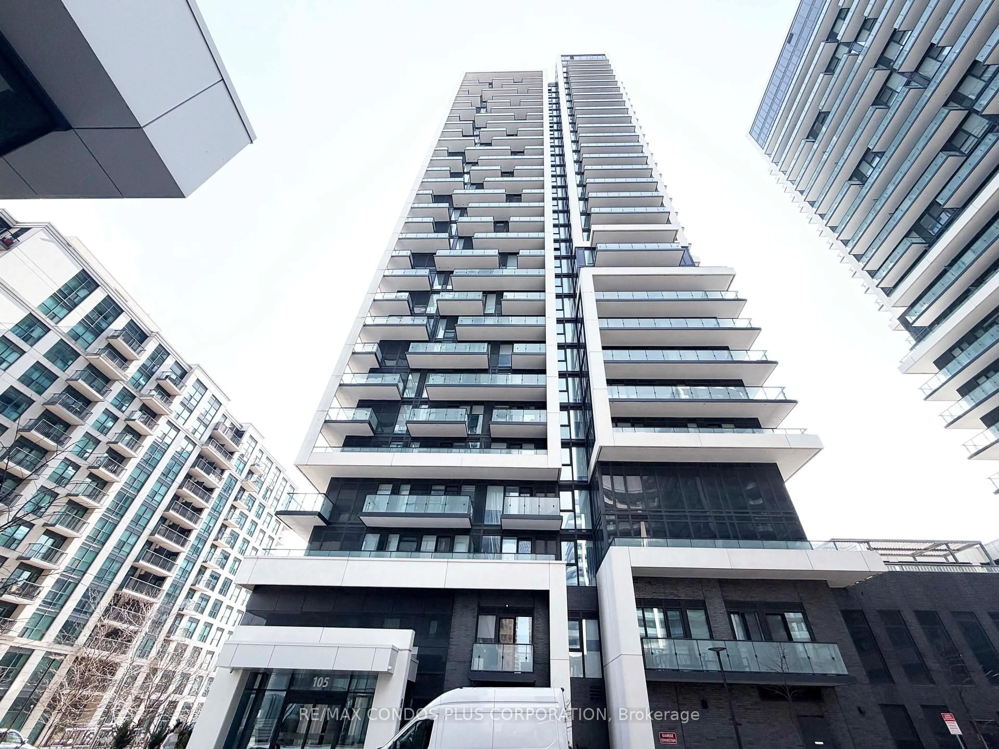A pic from outside/outdoor area/front of a property/back of a property/a pic from drone, building for 105 Oneida Cres #503, Richmond Hill Ontario L4B 0H6