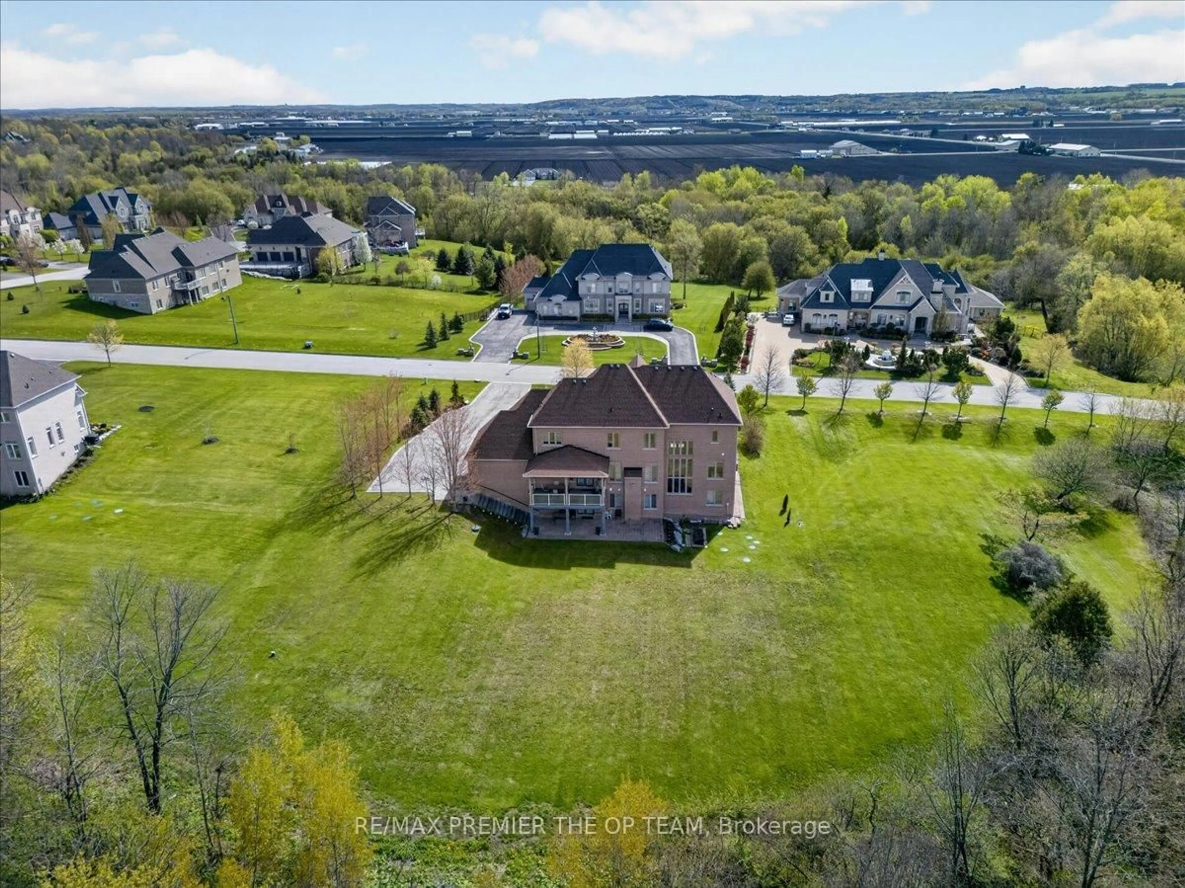 A pic from outside/outdoor area/front of a property/back of a property/a pic from drone, water/lake/river/ocean view for 102 Pine Hill Rd, Bradford West Gwillimbury Ontario L3Z 0H1
