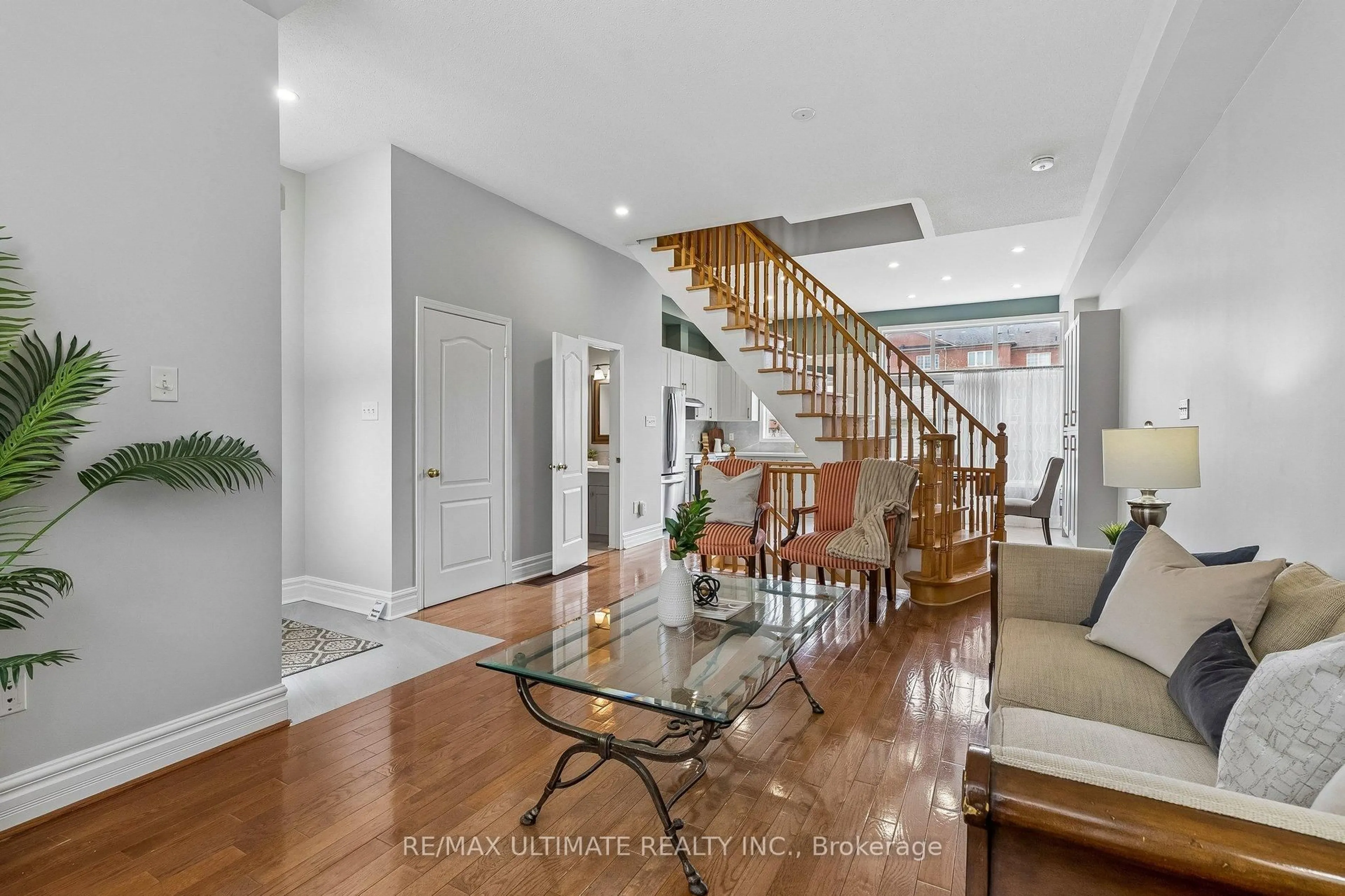 Indoor entryway for 205 Walkerville Rd, Markham Ontario L6B 1B9