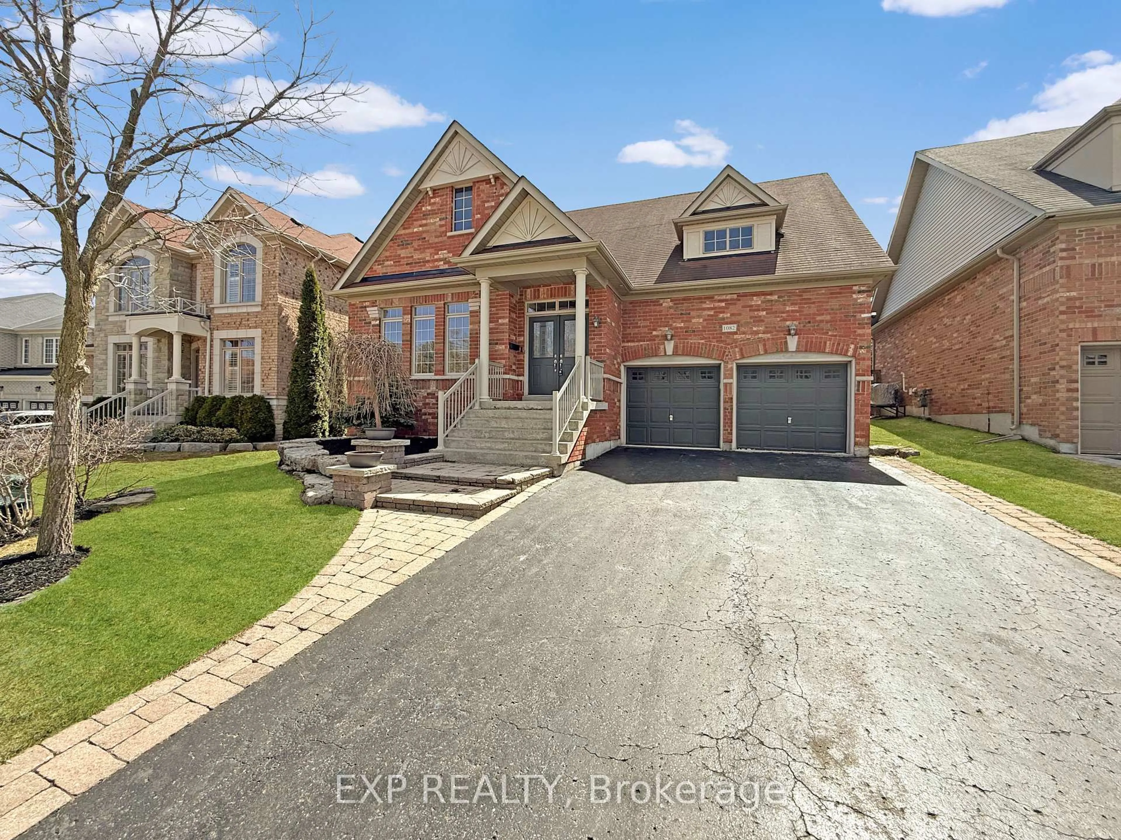 Home with brick exterior material, street for 1082 Bob Scott Crt, Newmarket Ontario L3X 3L7