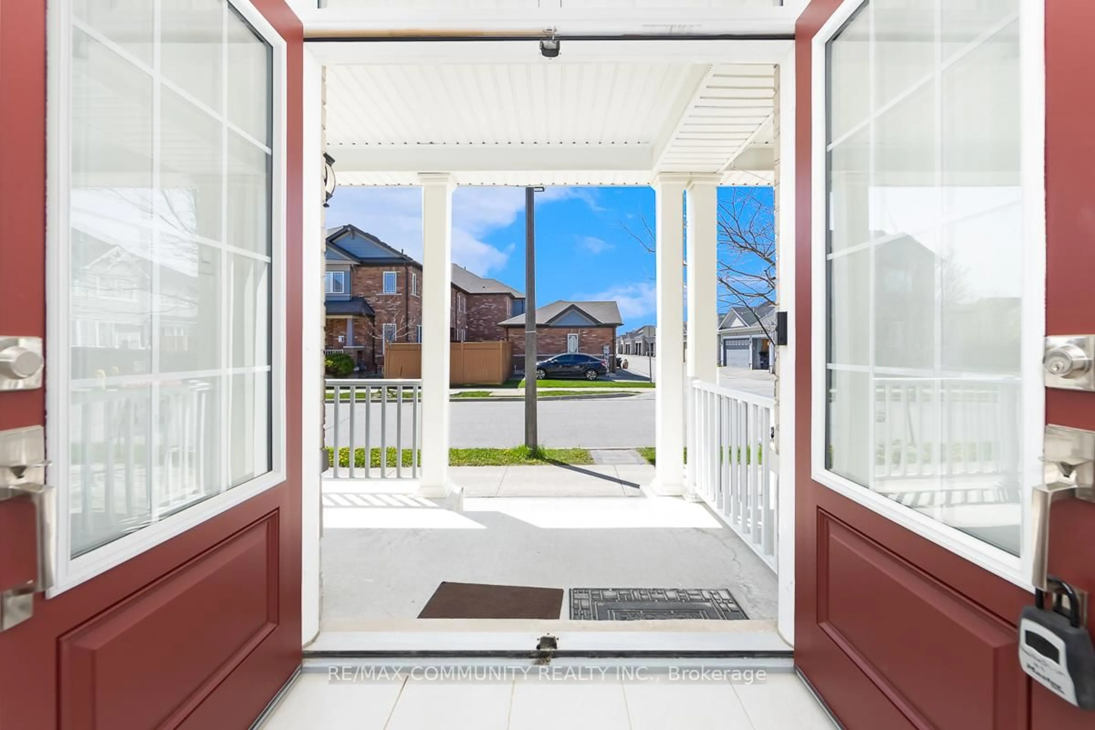 Indoor entryway for 99 Cornwall Dr, Markham Ontario L6B 0Y5