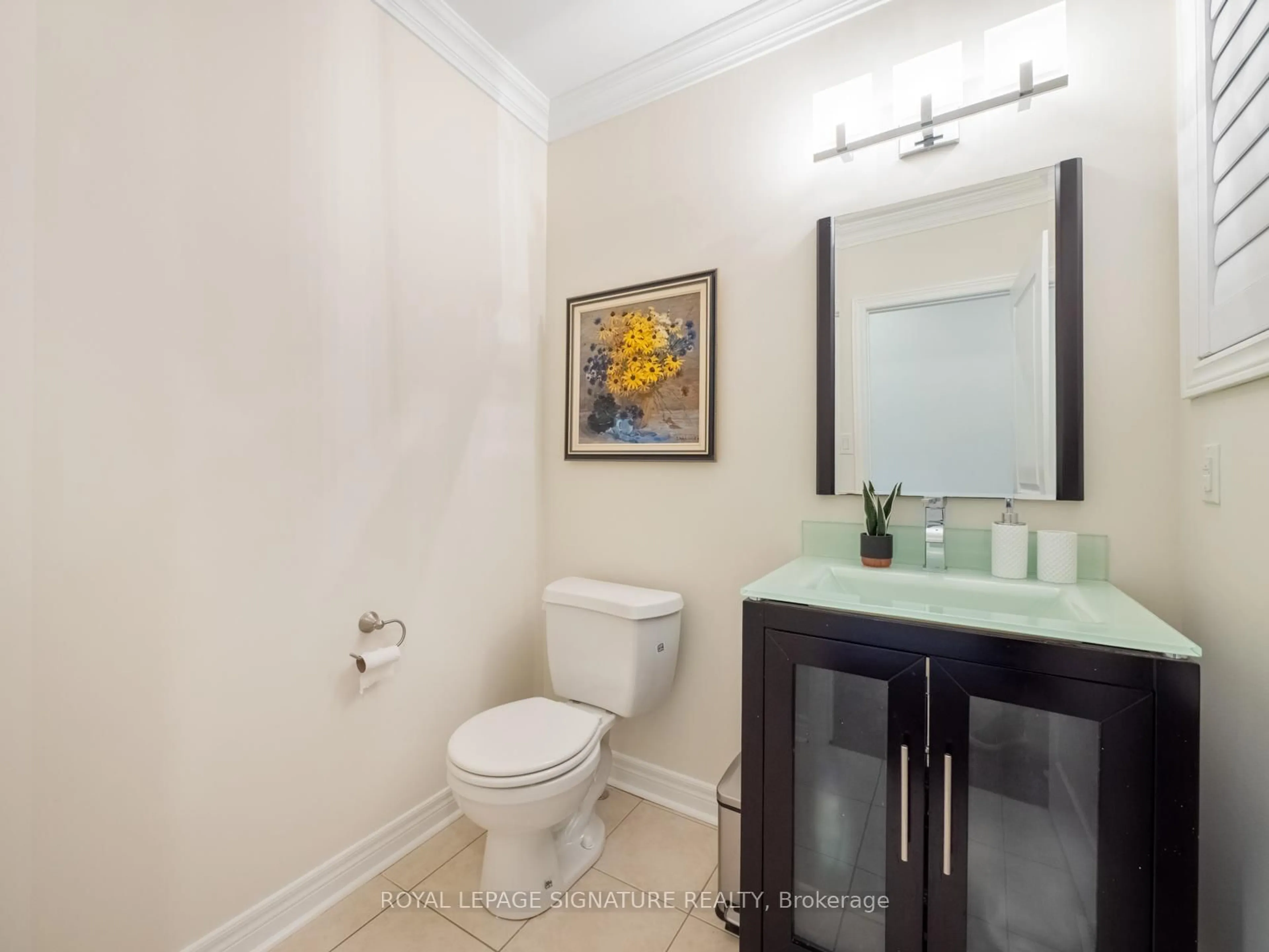 Standard bathroom, ceramic/tile floor for 661 Pleasant Ridge Ave, Vaughan Ontario L4J 0G4
