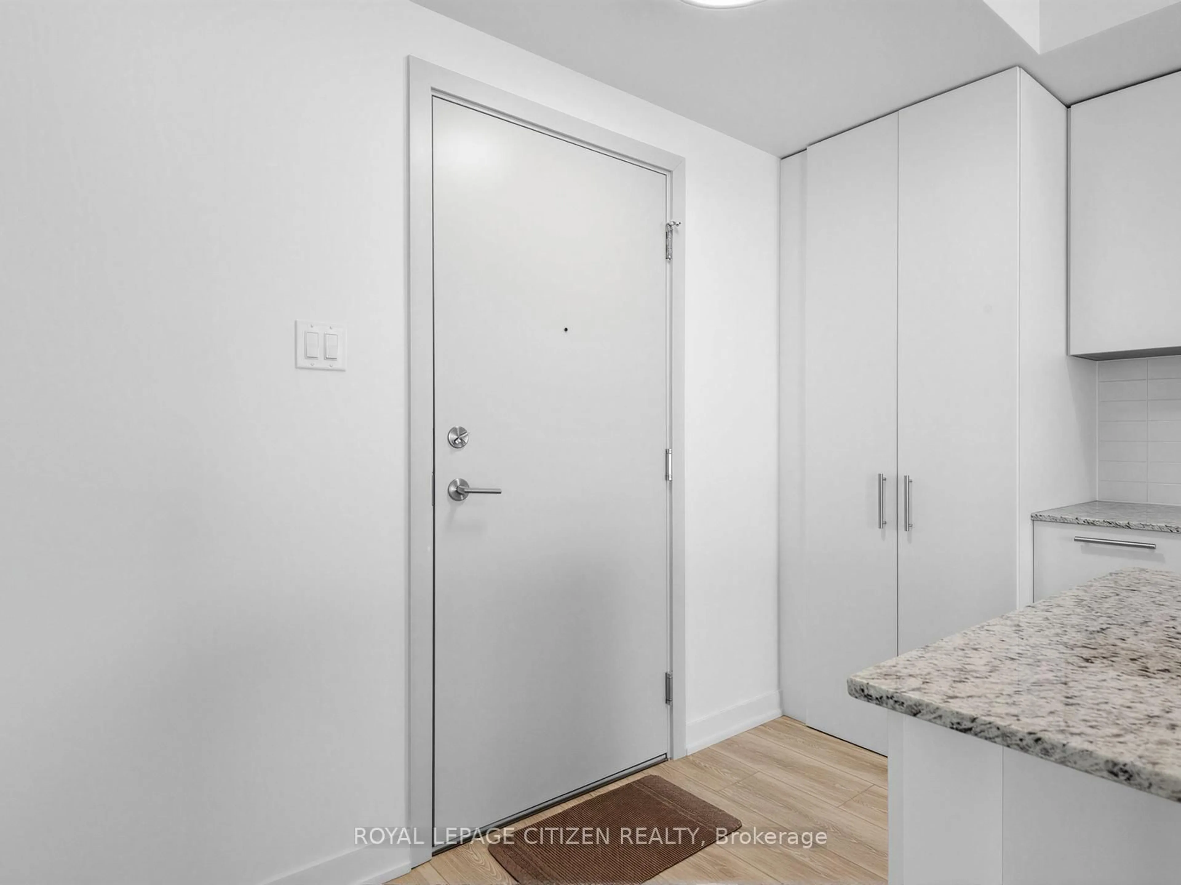 Indoor entryway for 101 Cathedral High St #235, Markham Ontario L6C 3L8