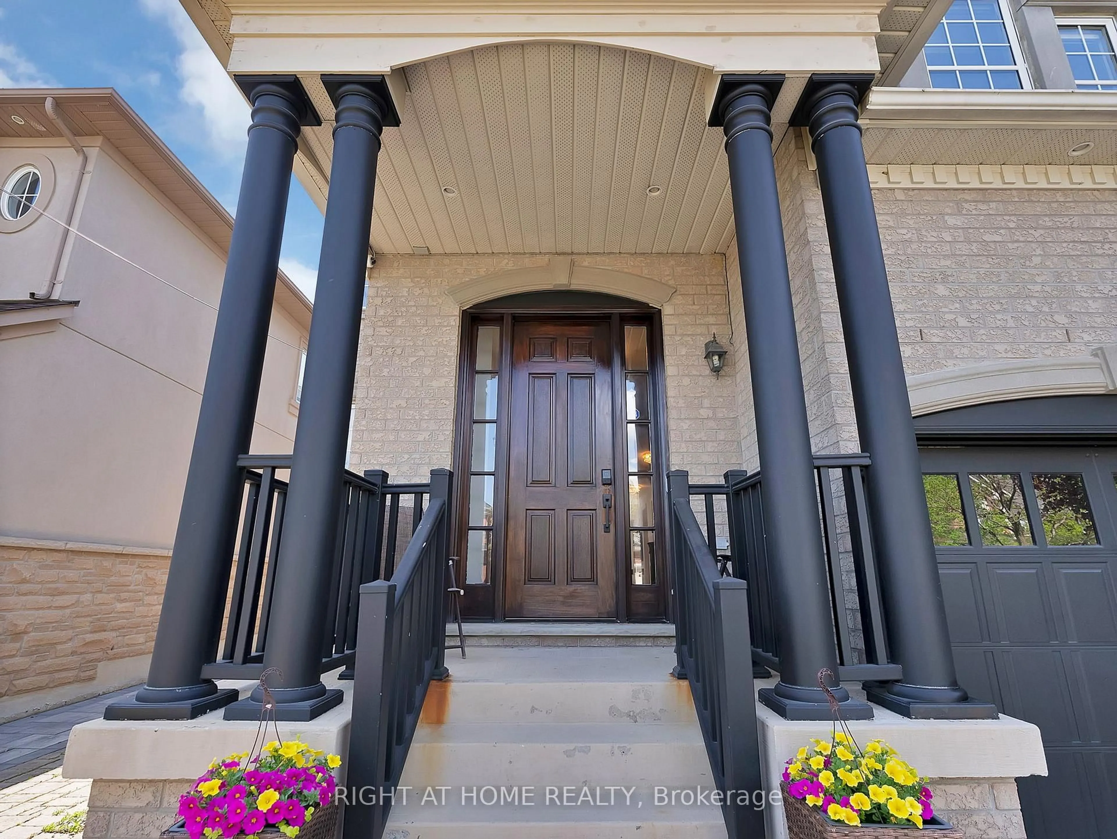 Indoor entryway for 8 Yemina Gate, Vaughan Ontario L6A 0G9
