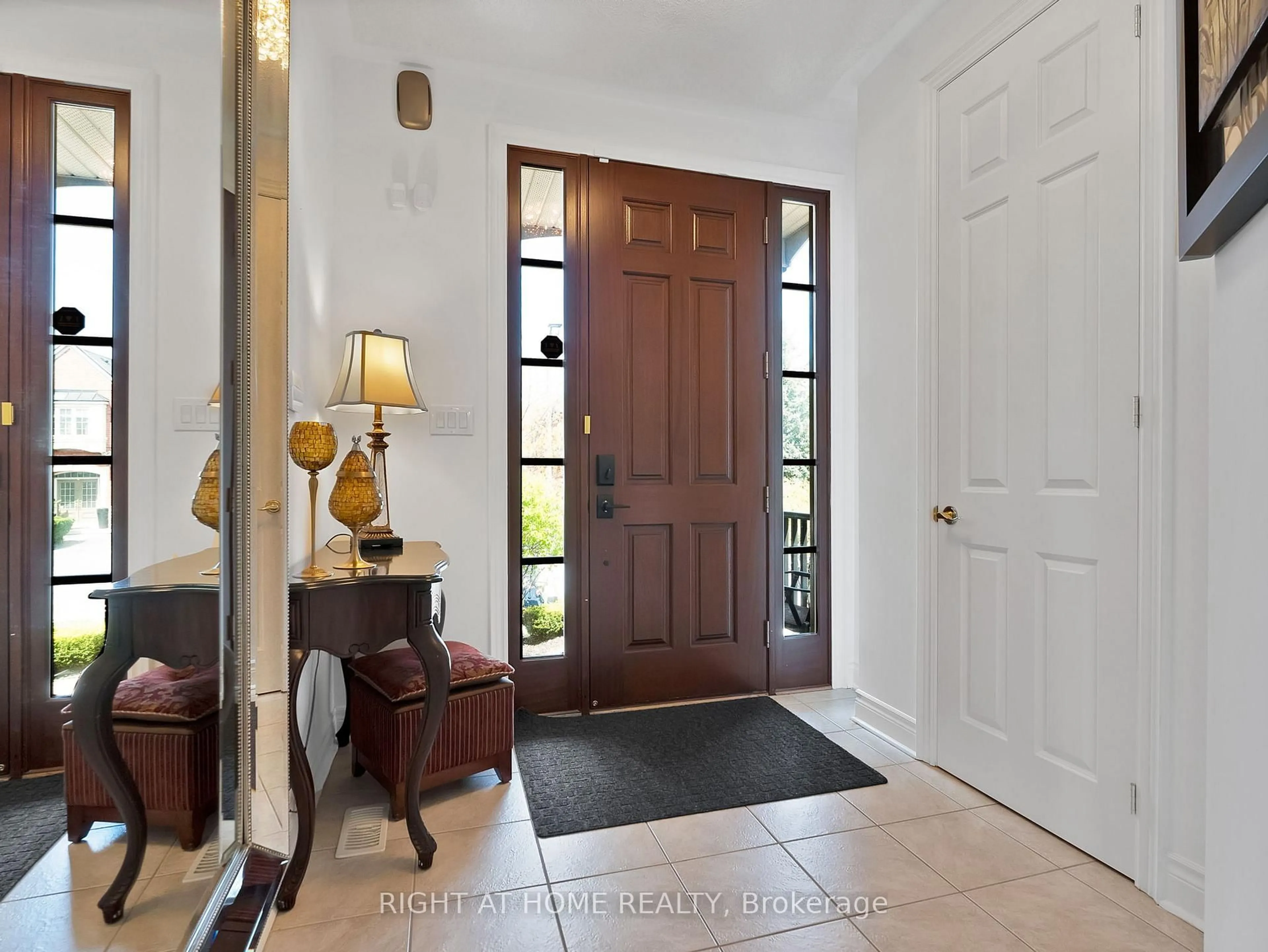 Indoor entryway for 8 Yemina Gate, Vaughan Ontario L6A 0G9