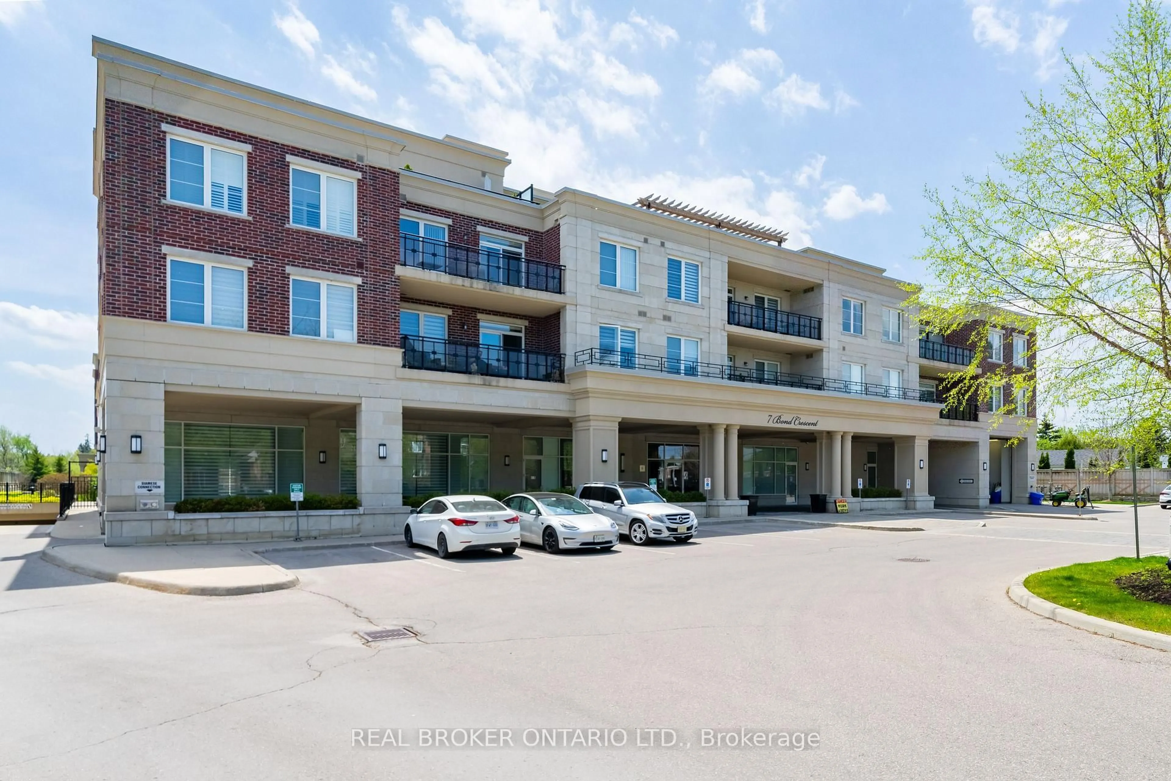 Unknown for 7 Bond Cres #205, Richmond Hill Ontario L4E 1E6