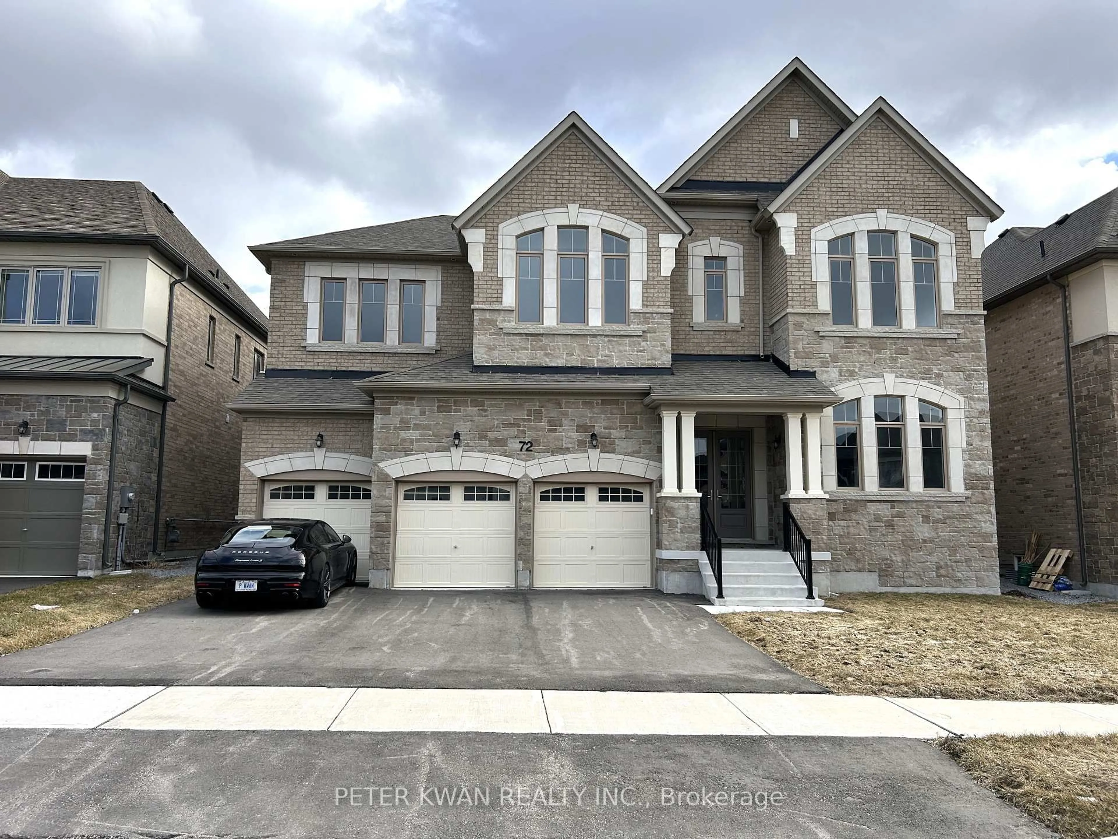 Home with brick exterior material, street for 72 Silk Twist Dr, East Gwillimbury Ontario L9N 0W4