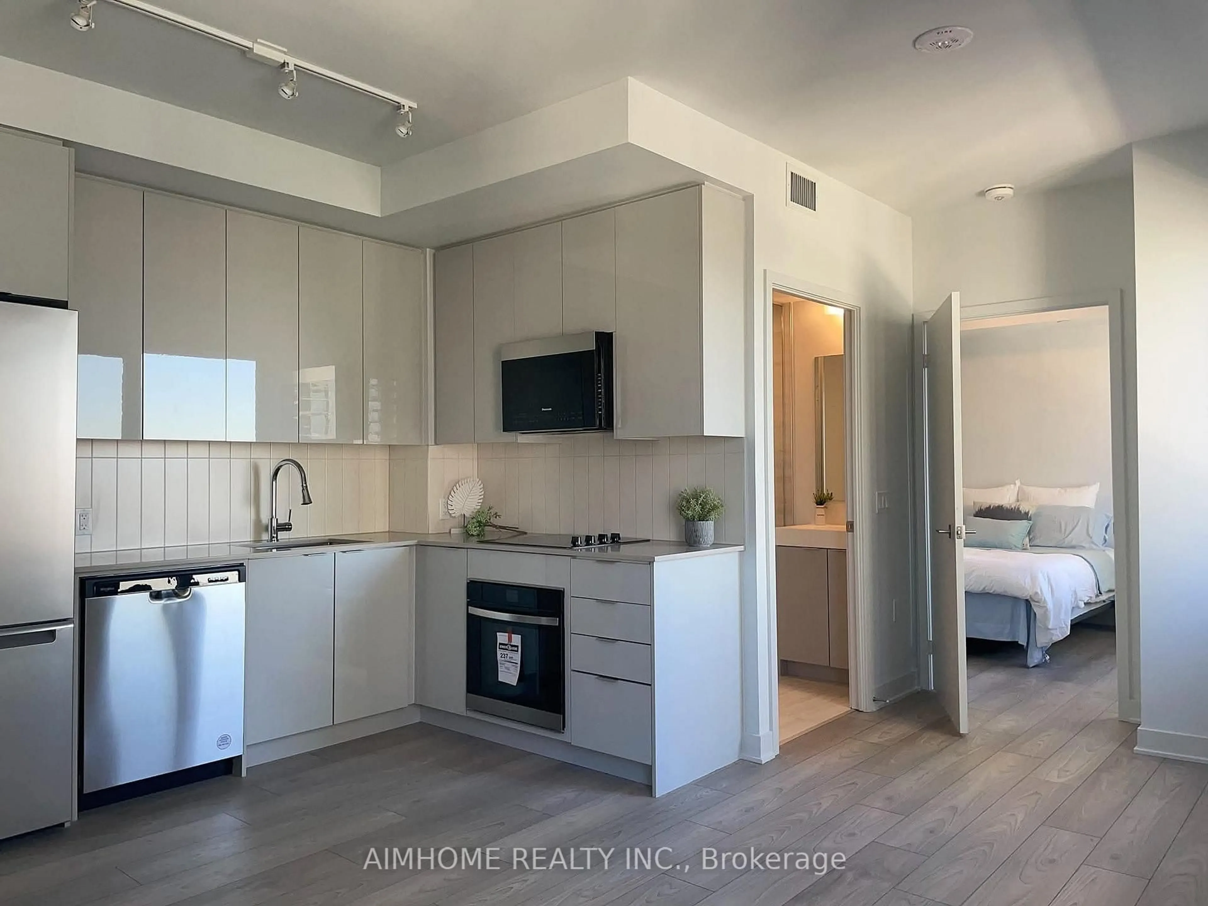 Open concept kitchen, unknown for 2920 HIGHWAY 7 Rd #1606, Vaughan Ontario L4K 0P4