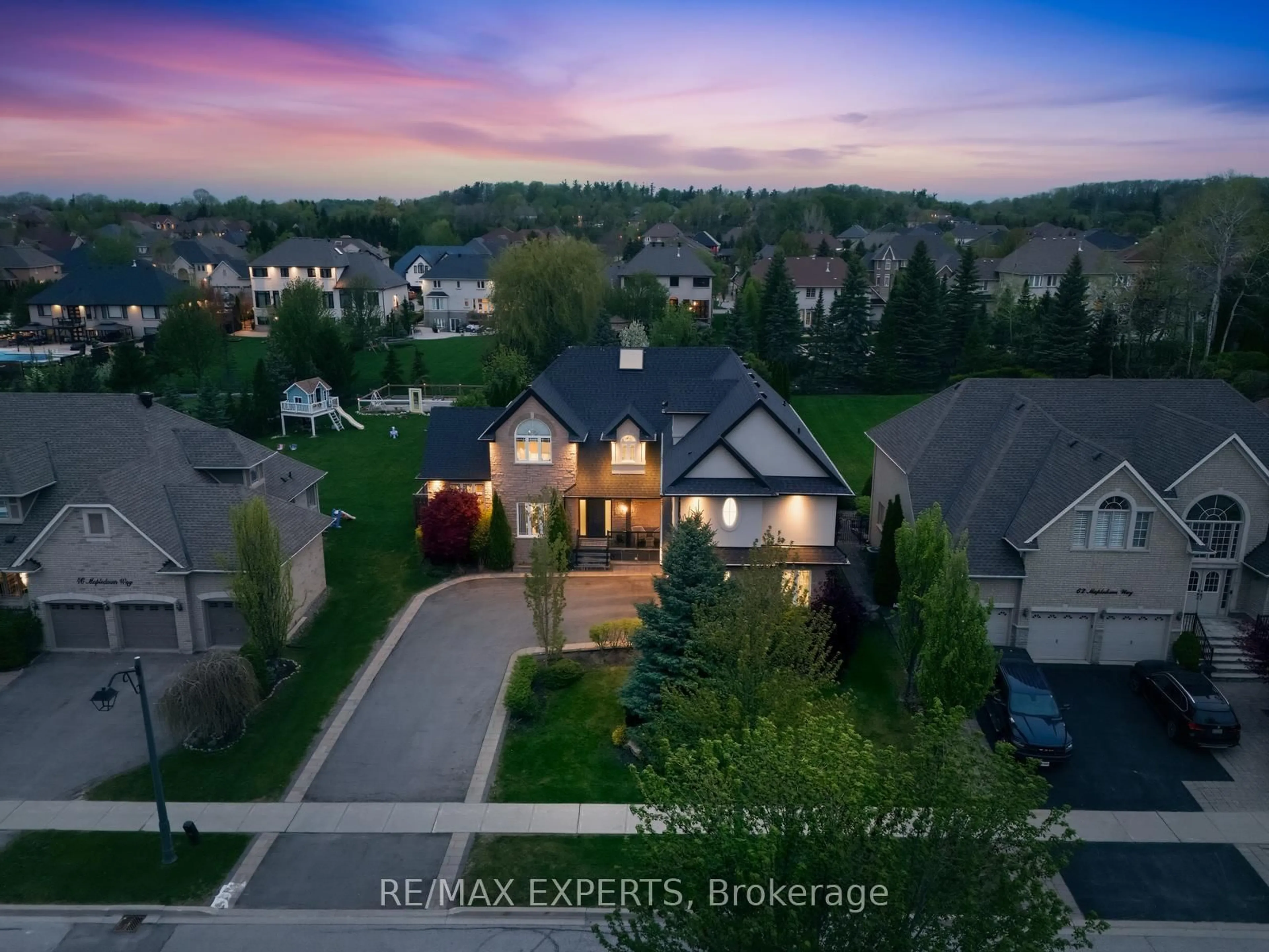 A pic from outside/outdoor area/front of a property/back of a property/a pic from drone, street for 56 Mapledown Way, Vaughan Ontario L6A 4A8