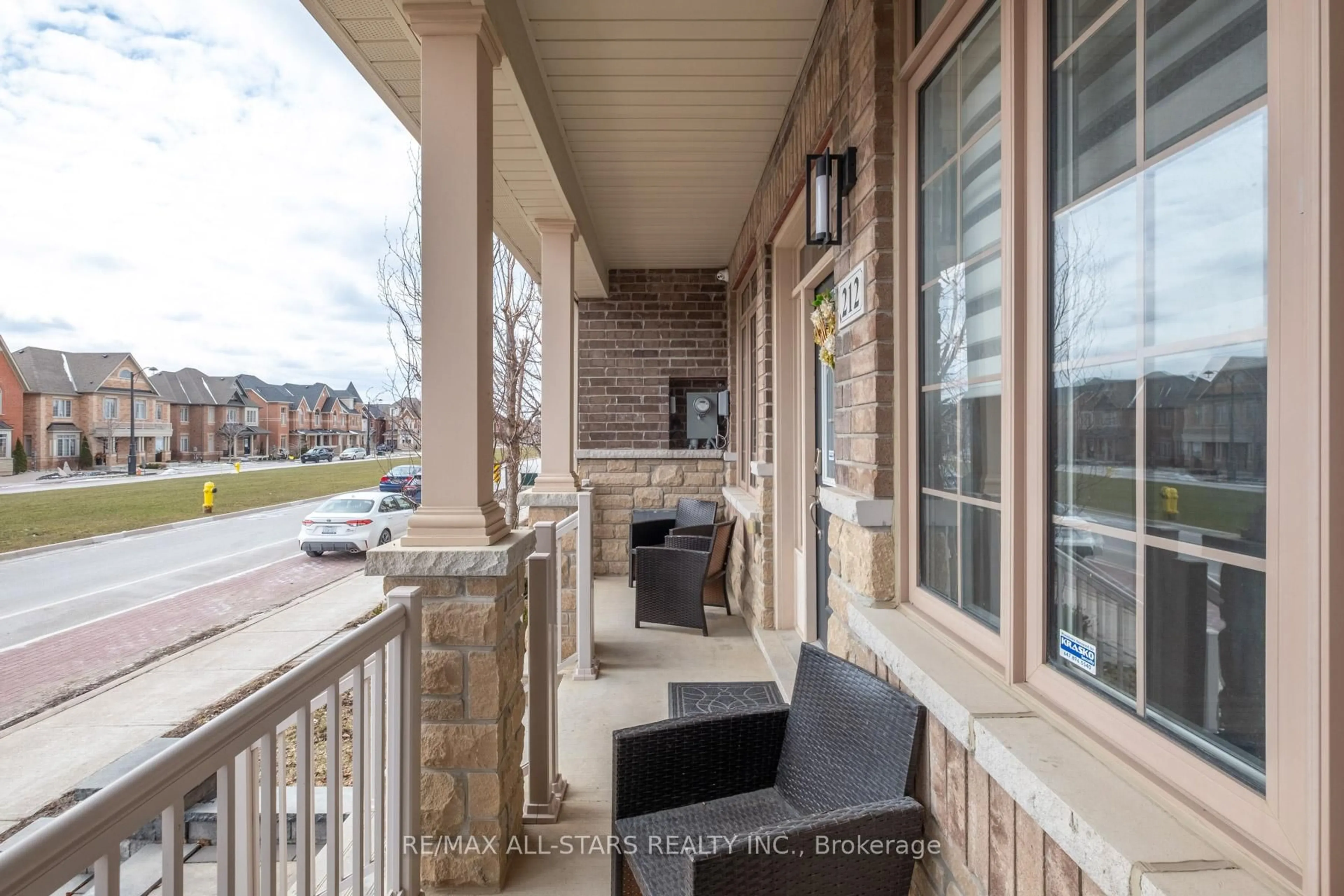 Patio, street for 212 East's Corners Blvd, Vaughan Ontario L4H 4H3