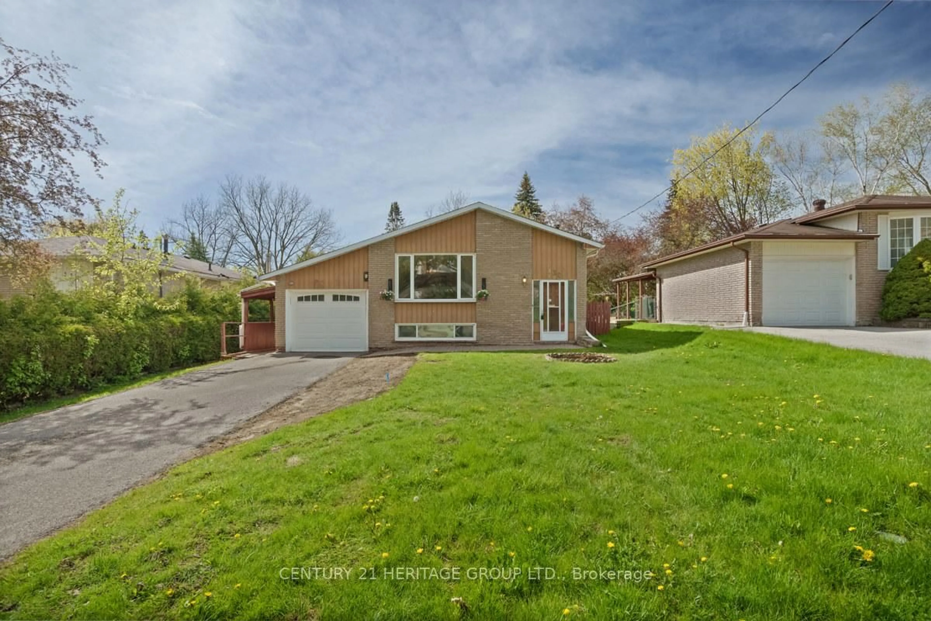 Unknown for 330 Amelia St, Newmarket Ontario L3Y 4Y6