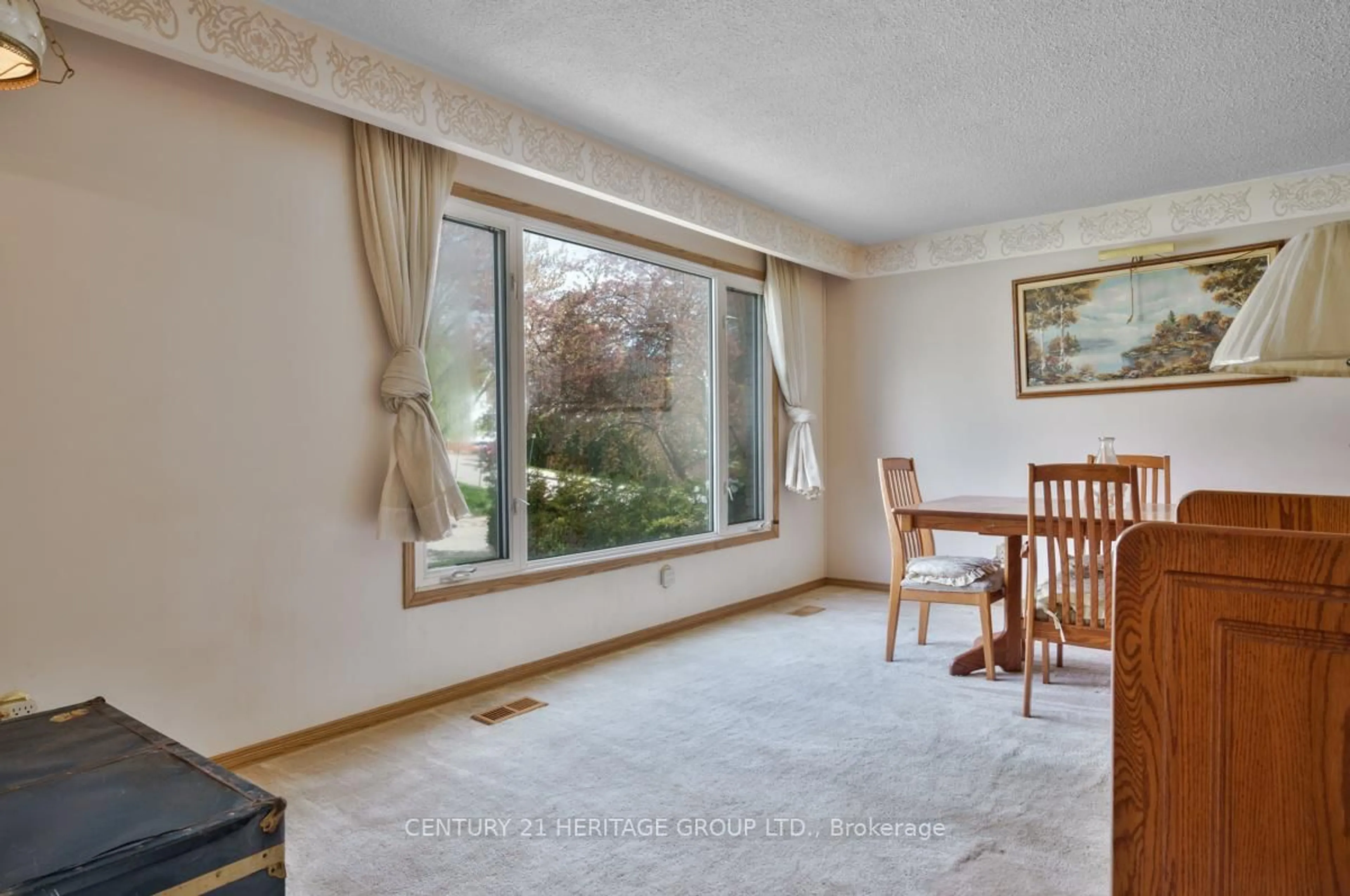 A pic of a room for 330 Amelia St, Newmarket Ontario L3Y 4Y6