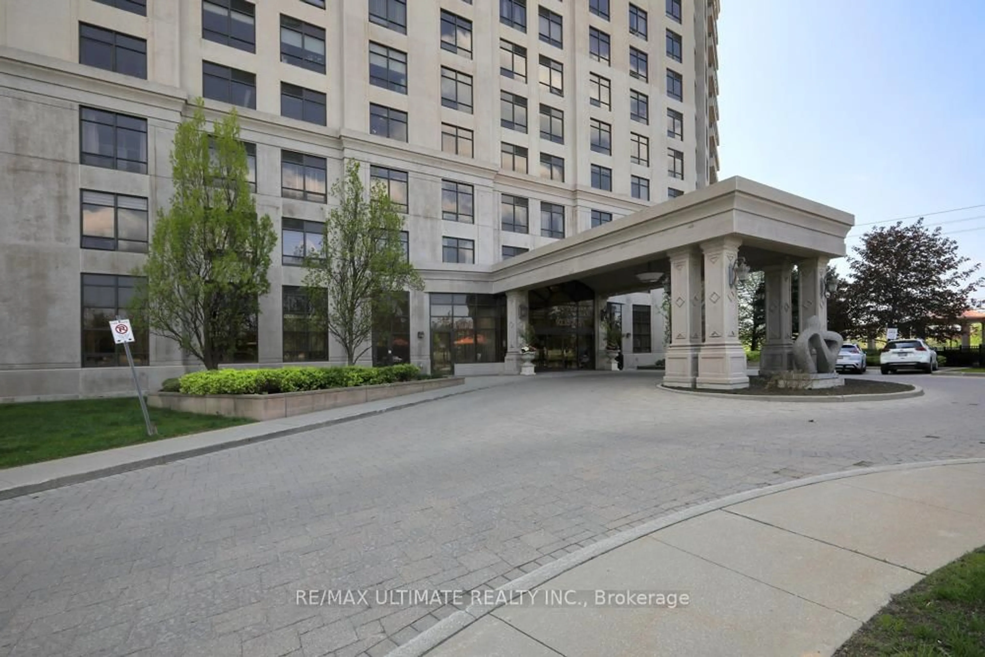 Indoor foyer for 9235 Jane St #407, Vaughan Ontario L6A 0J8