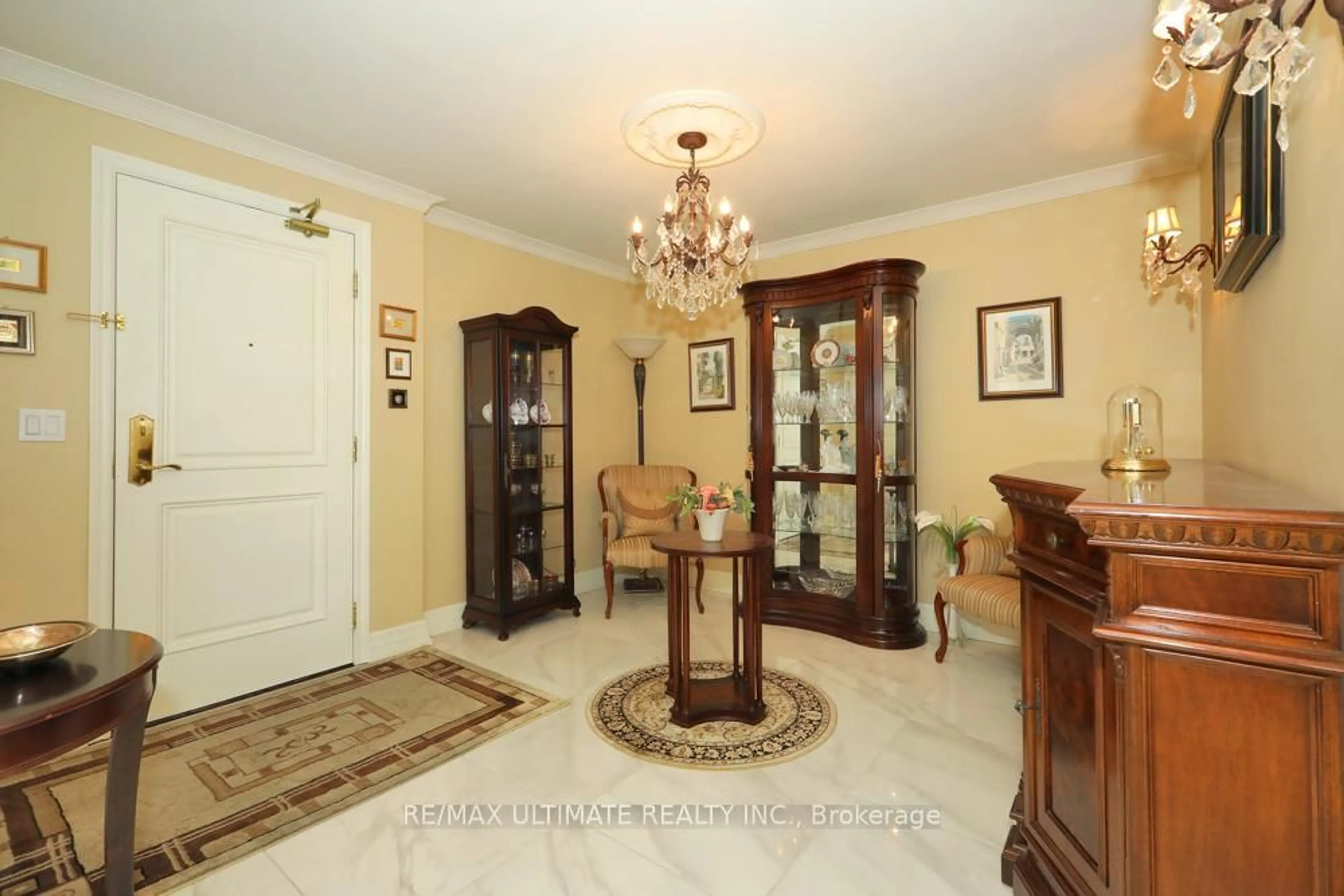 Indoor foyer for 9235 Jane St #407, Vaughan Ontario L6A 0J8