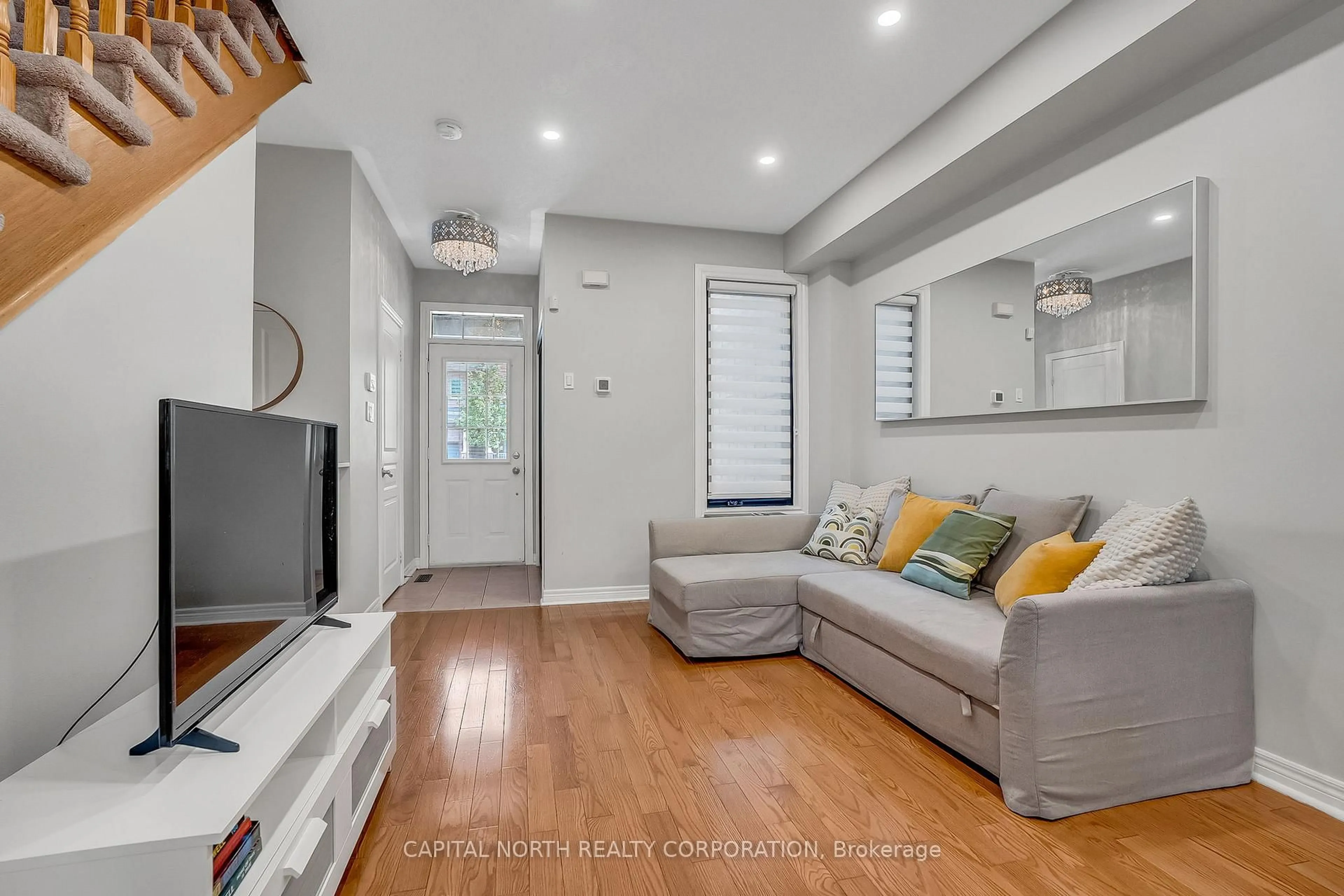 Living room with furniture, unknown for 76 Longwood Ave, Richmond Hill Ontario L4E 4A6