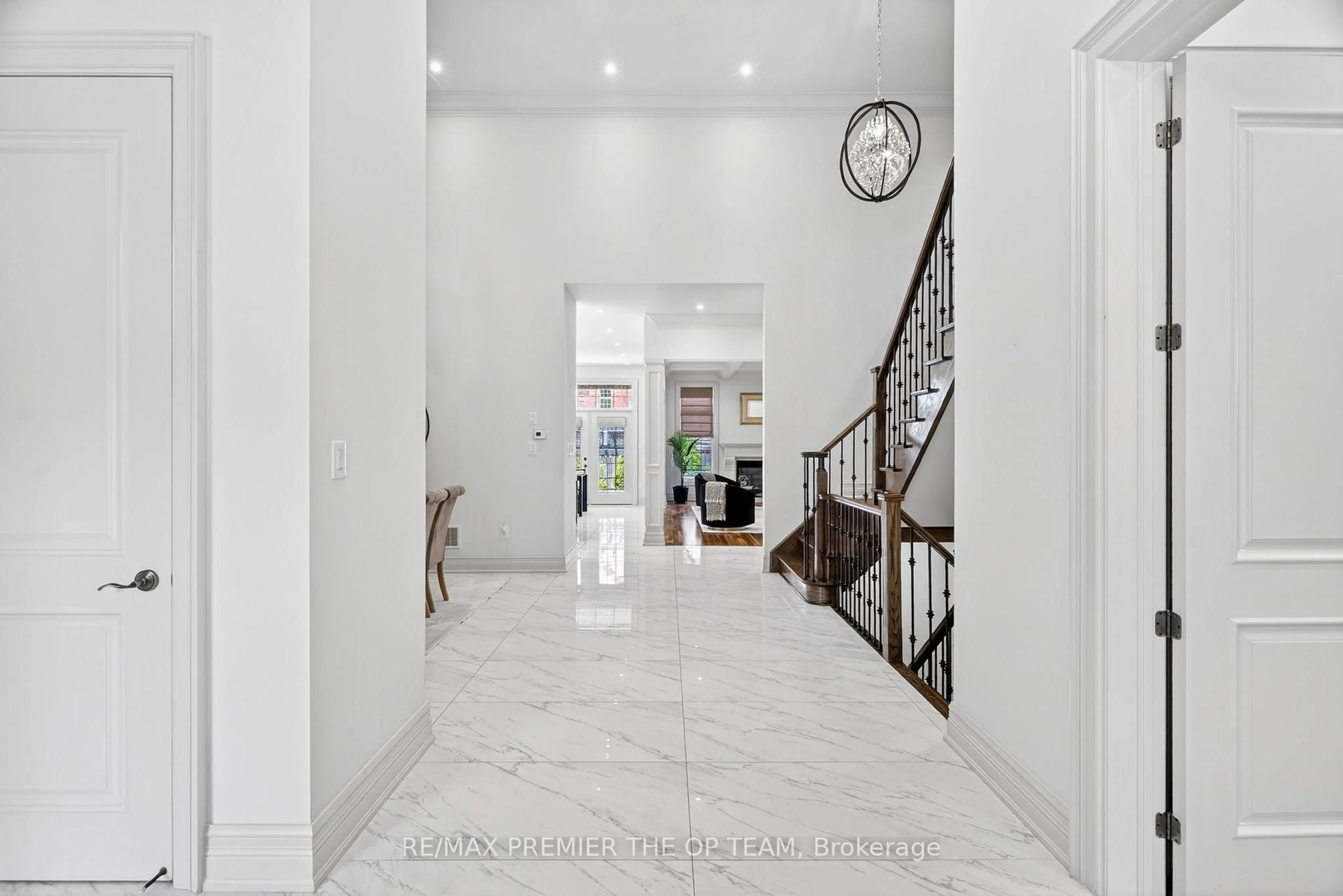 Indoor foyer for 24 Grand Vellore Cres, Vaughan Ontario L4H 0N8