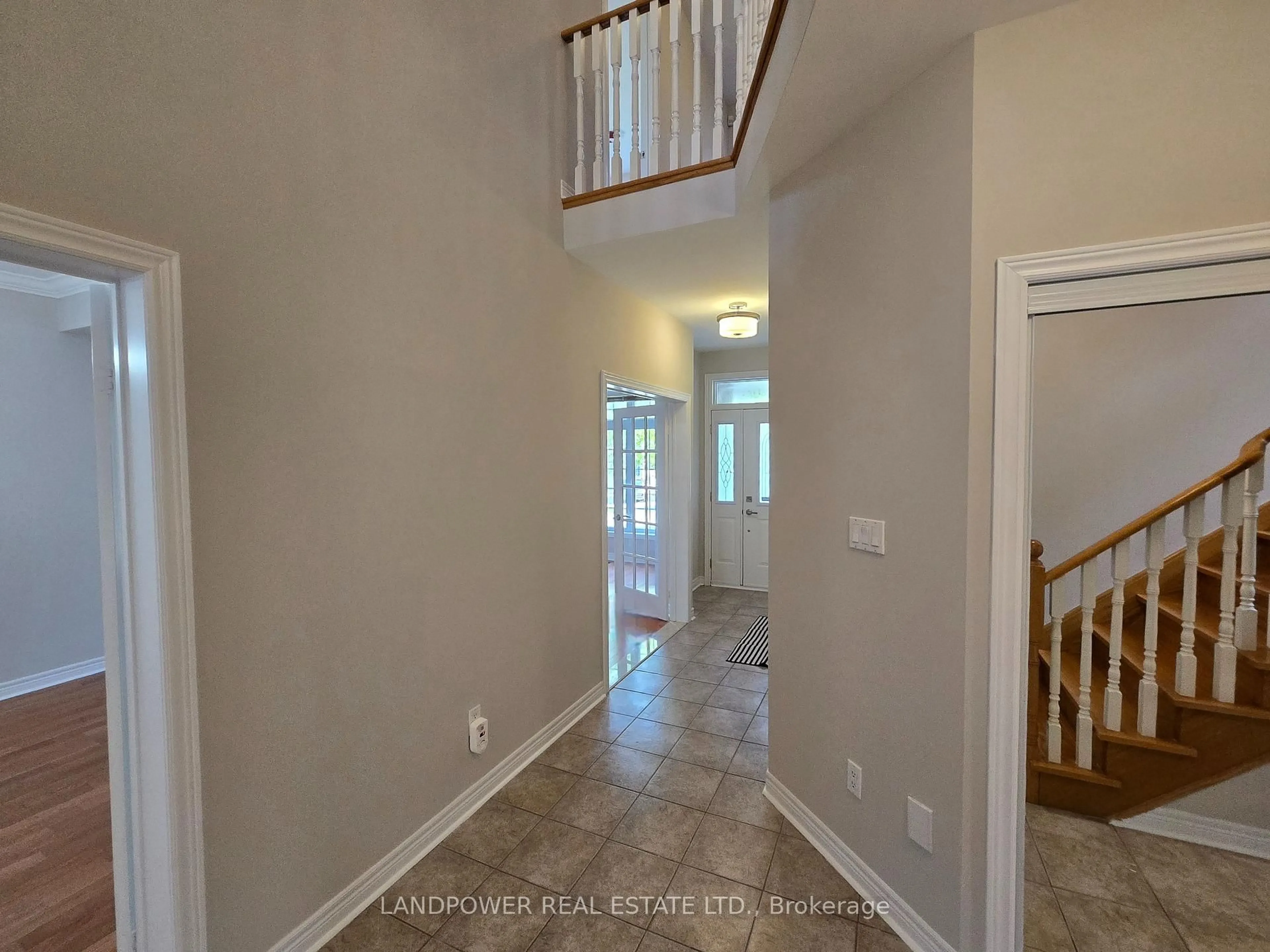 Indoor entryway for 60 Valleyford Ave, Richmond Hill Ontario L4C 0A6