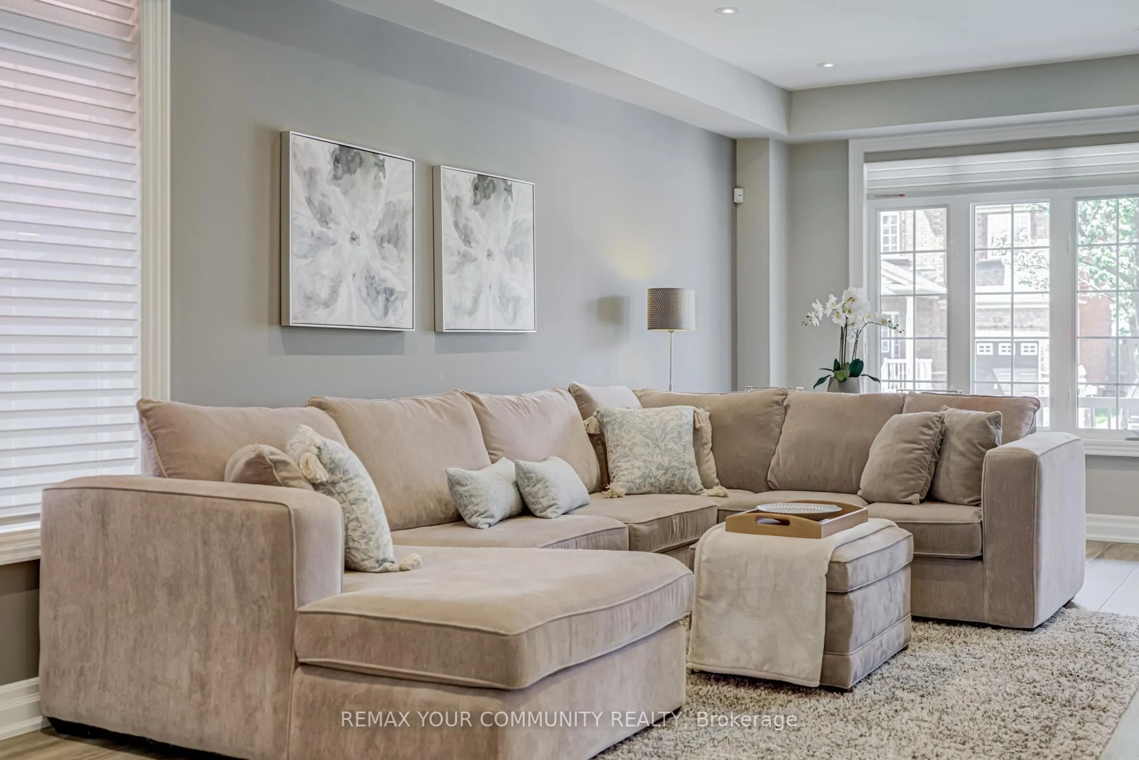 Living room with furniture, unknown for 21 Amparo Dr, Vaughan Ontario L4H 2L3