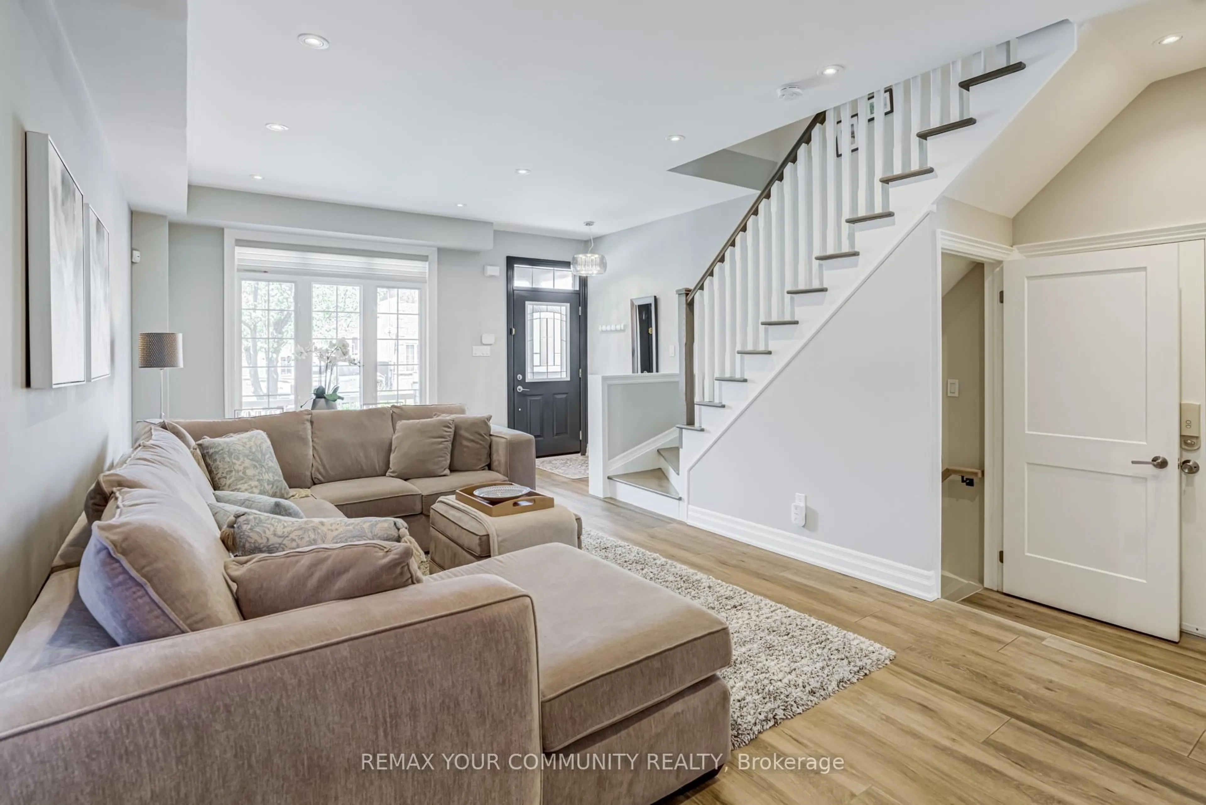 Living room with furniture, unknown for 21 Amparo Dr, Vaughan Ontario L4H 2L3