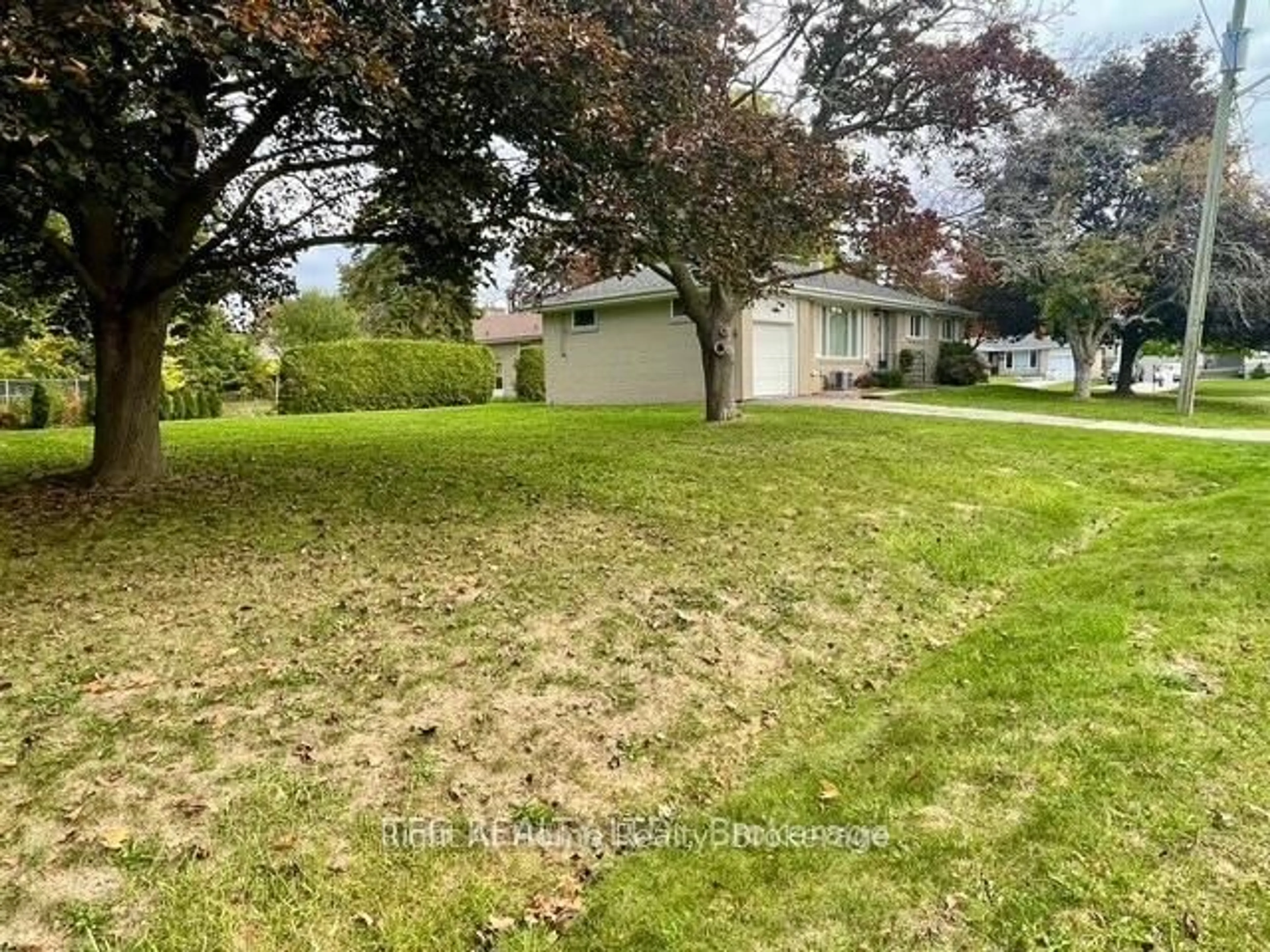 A pic from outside/outdoor area/front of a property/back of a property/a pic from drone, street for 6 Galsworthy Dr, Markham Ontario L3P 1S8