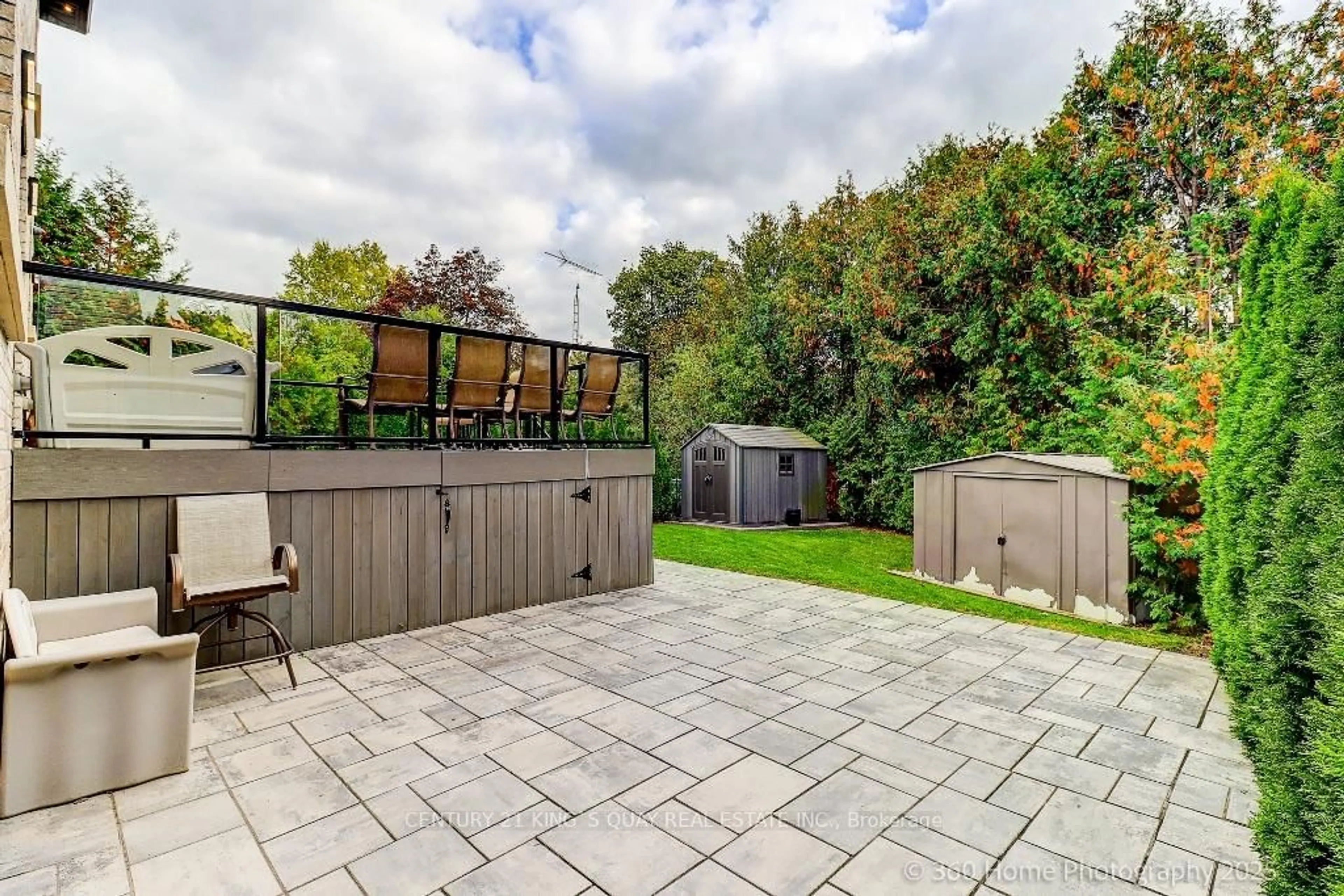 Patio, street for 386 Alper St, Richmond Hill Ontario L4C 2Z4