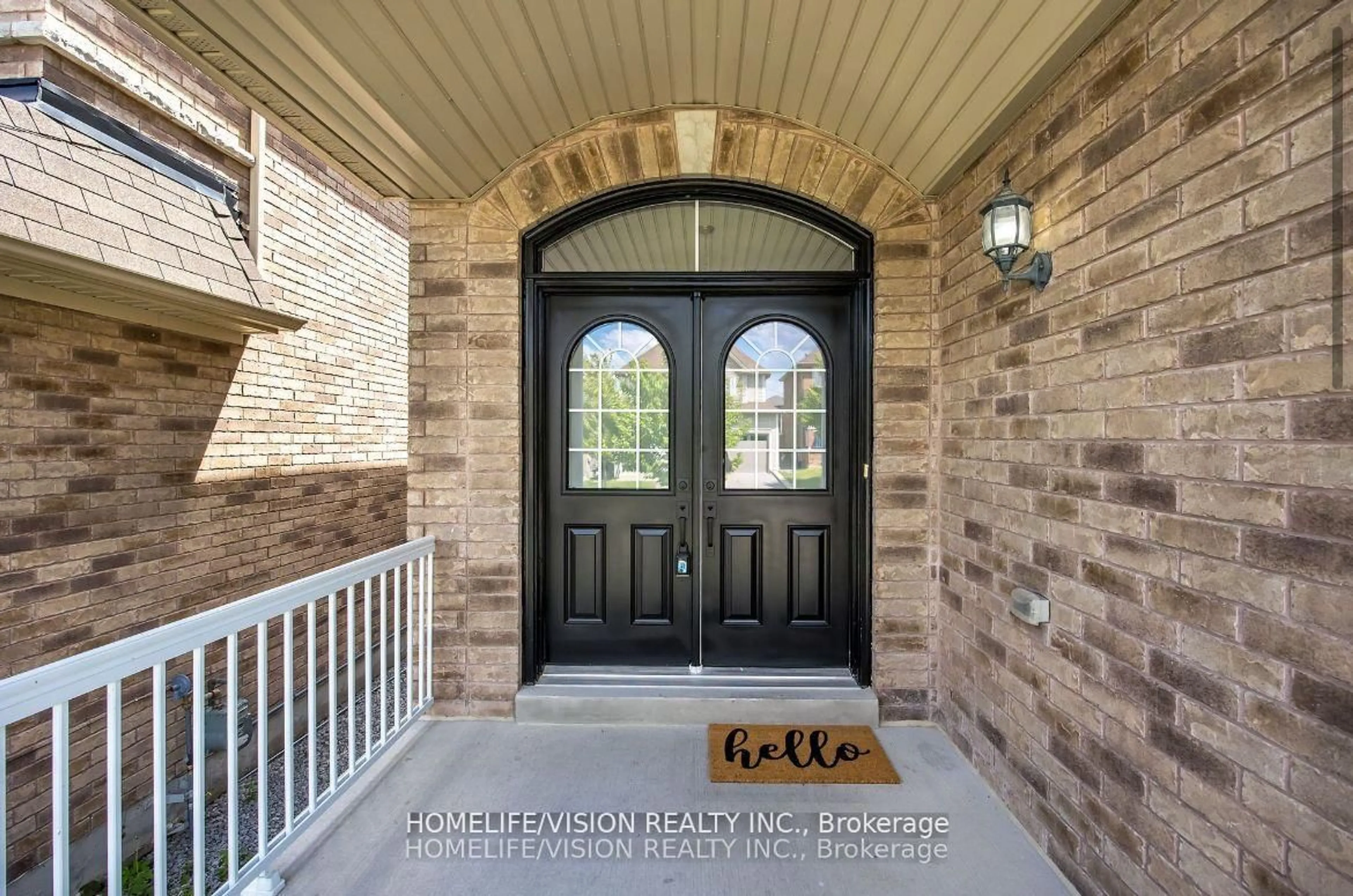 Indoor entryway for 19 Grey Wing Ave, Georgina Ontario L4P 0E8