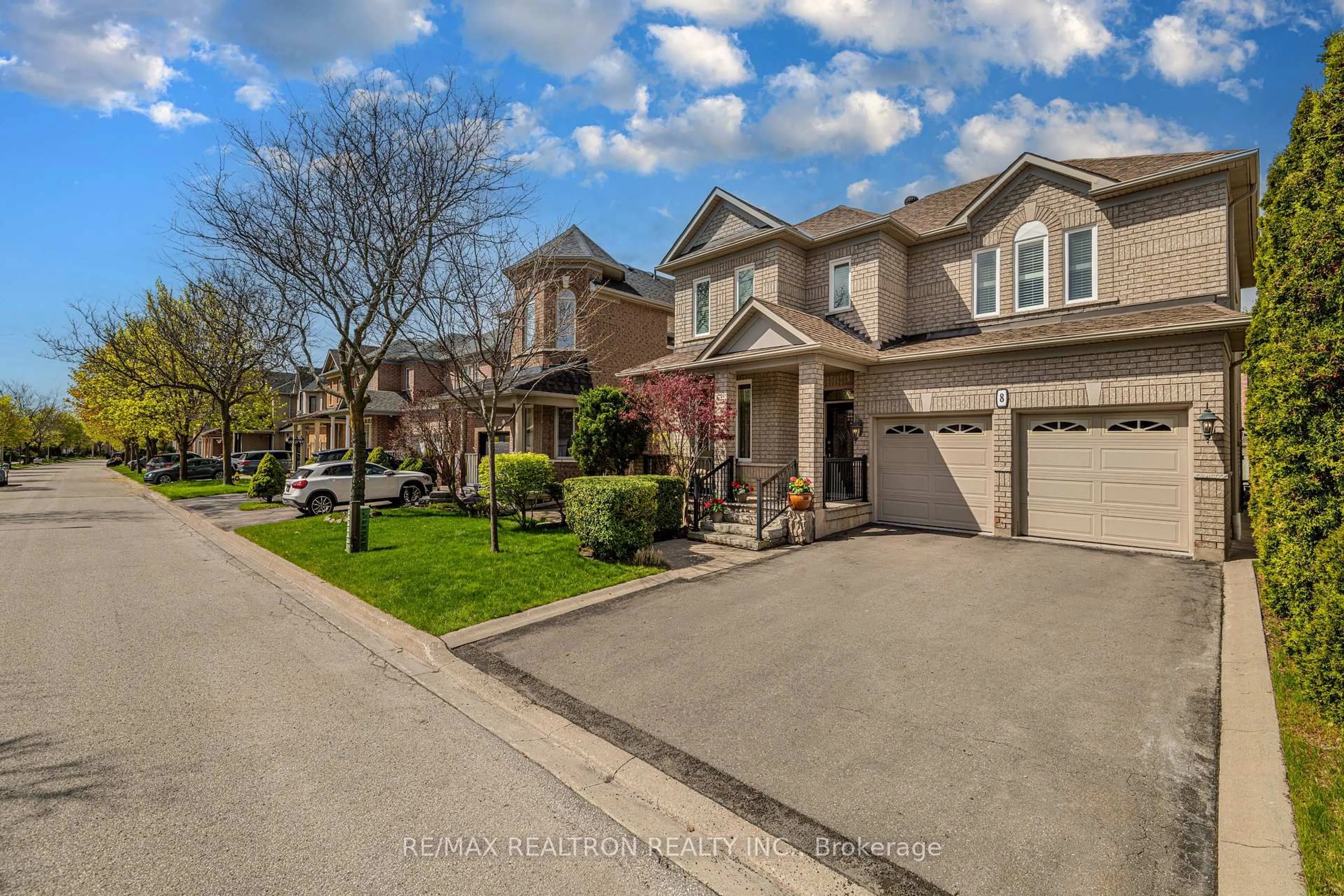 A pic from outside/outdoor area/front of a property/back of a property/a pic from drone, street for 8 Forecastle Rd, Vaughan Ontario L4K 5J3