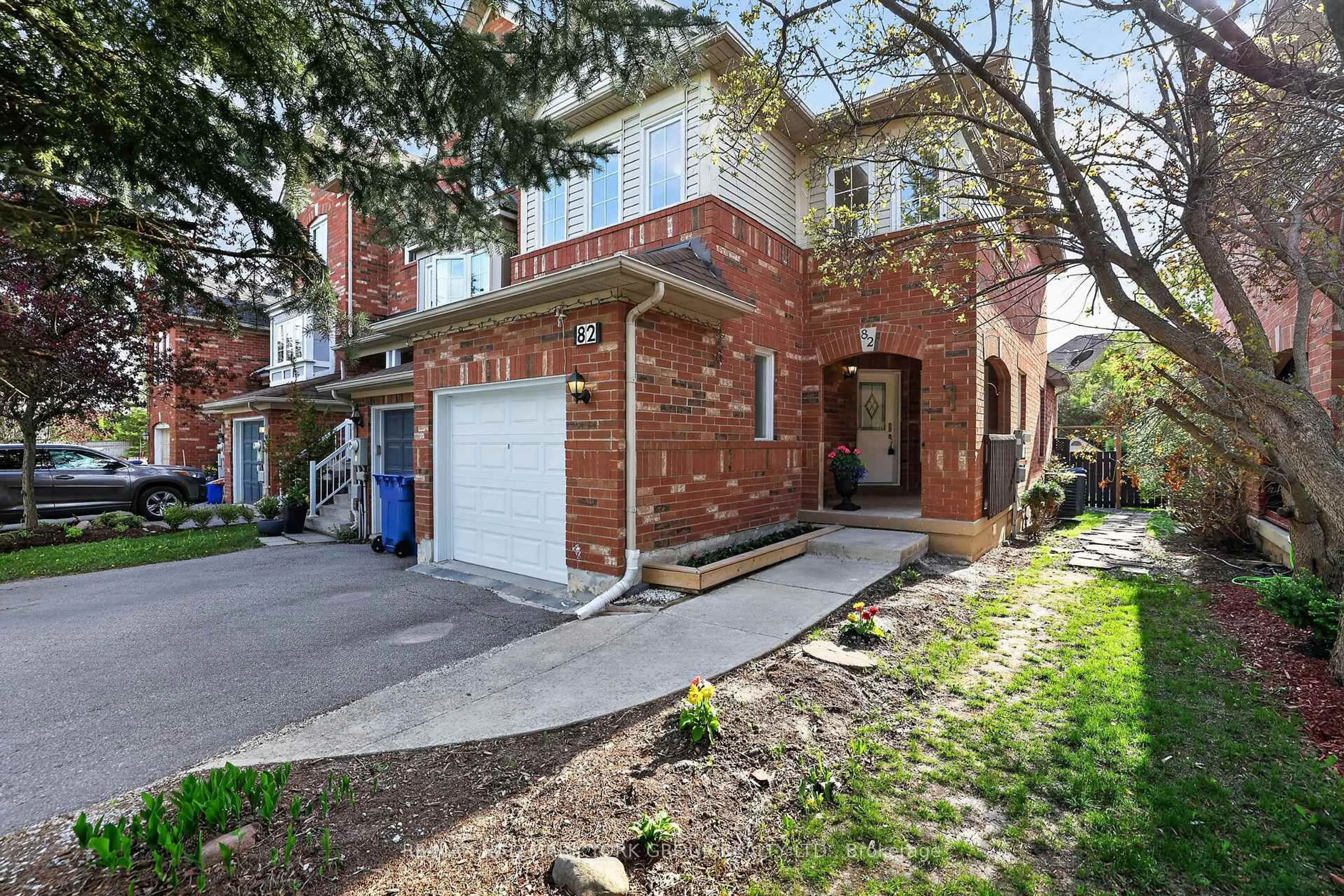 Home with brick exterior material, street for 82 Baywell Cres, Aurora Ontario L4H 7N4