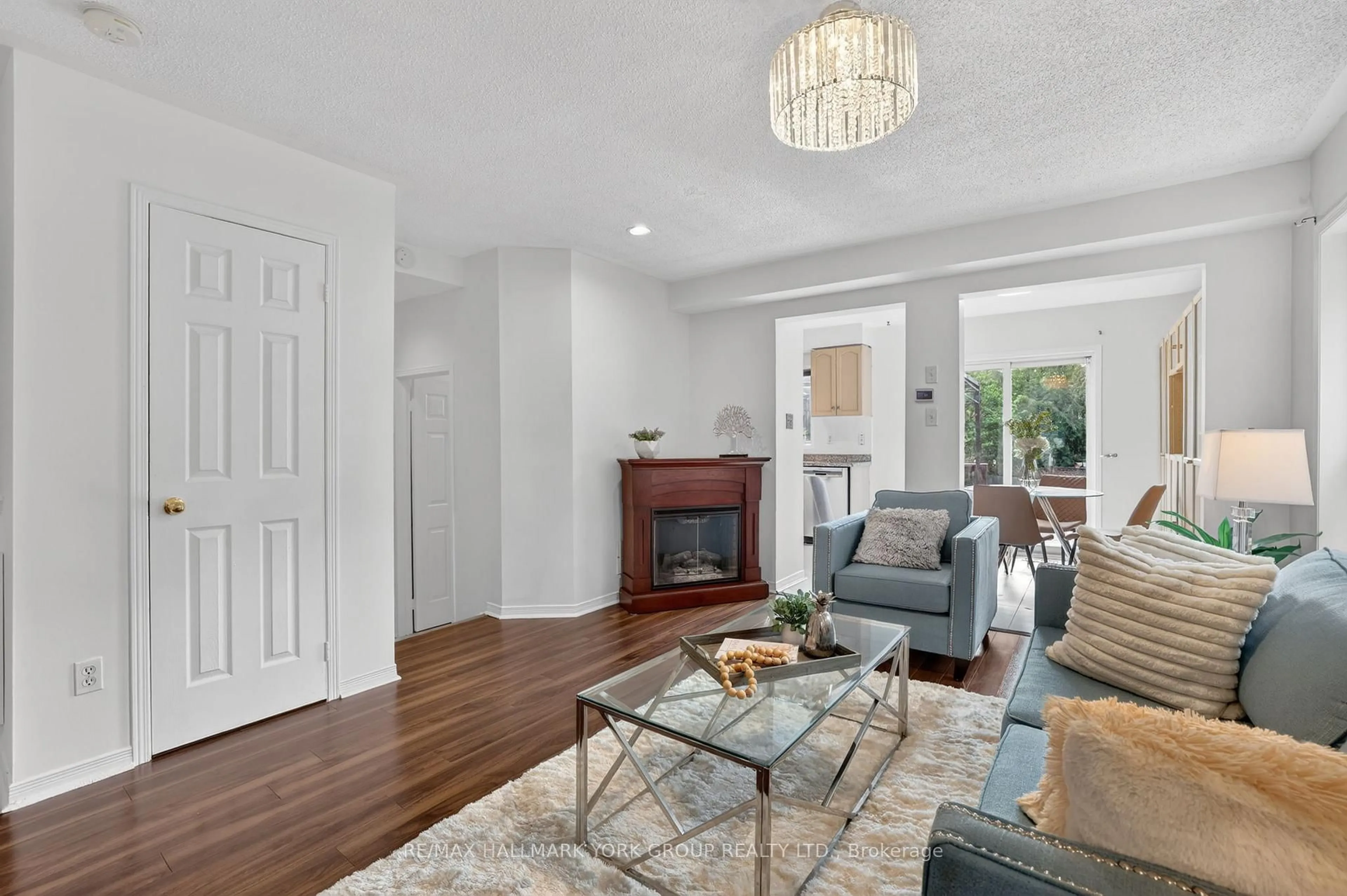 Living room with furniture, unknown for 82 Baywell Cres, Aurora Ontario L4H 7N4