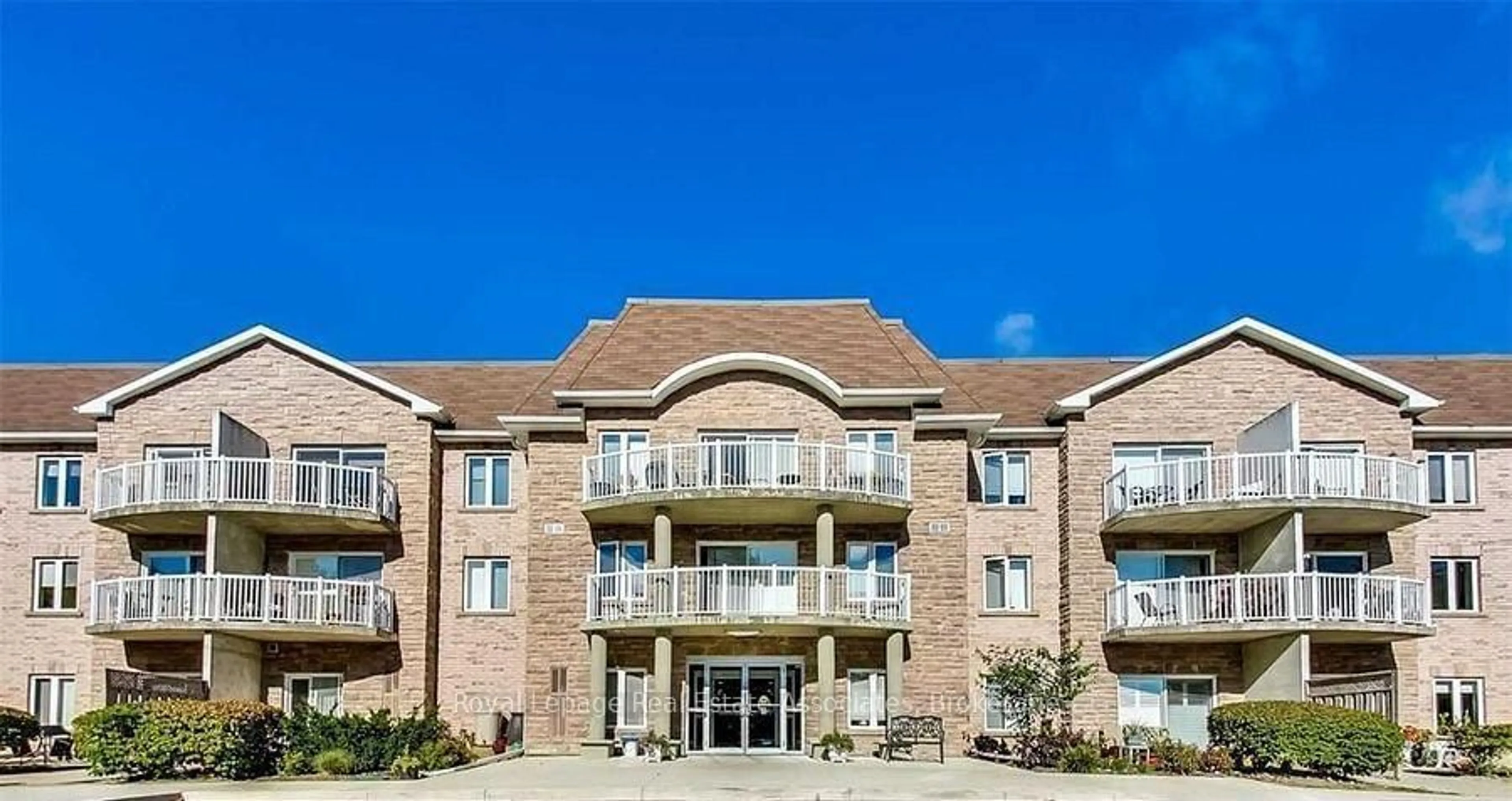 Unknown for 32 Church St #120, King Ontario L0G 1T0