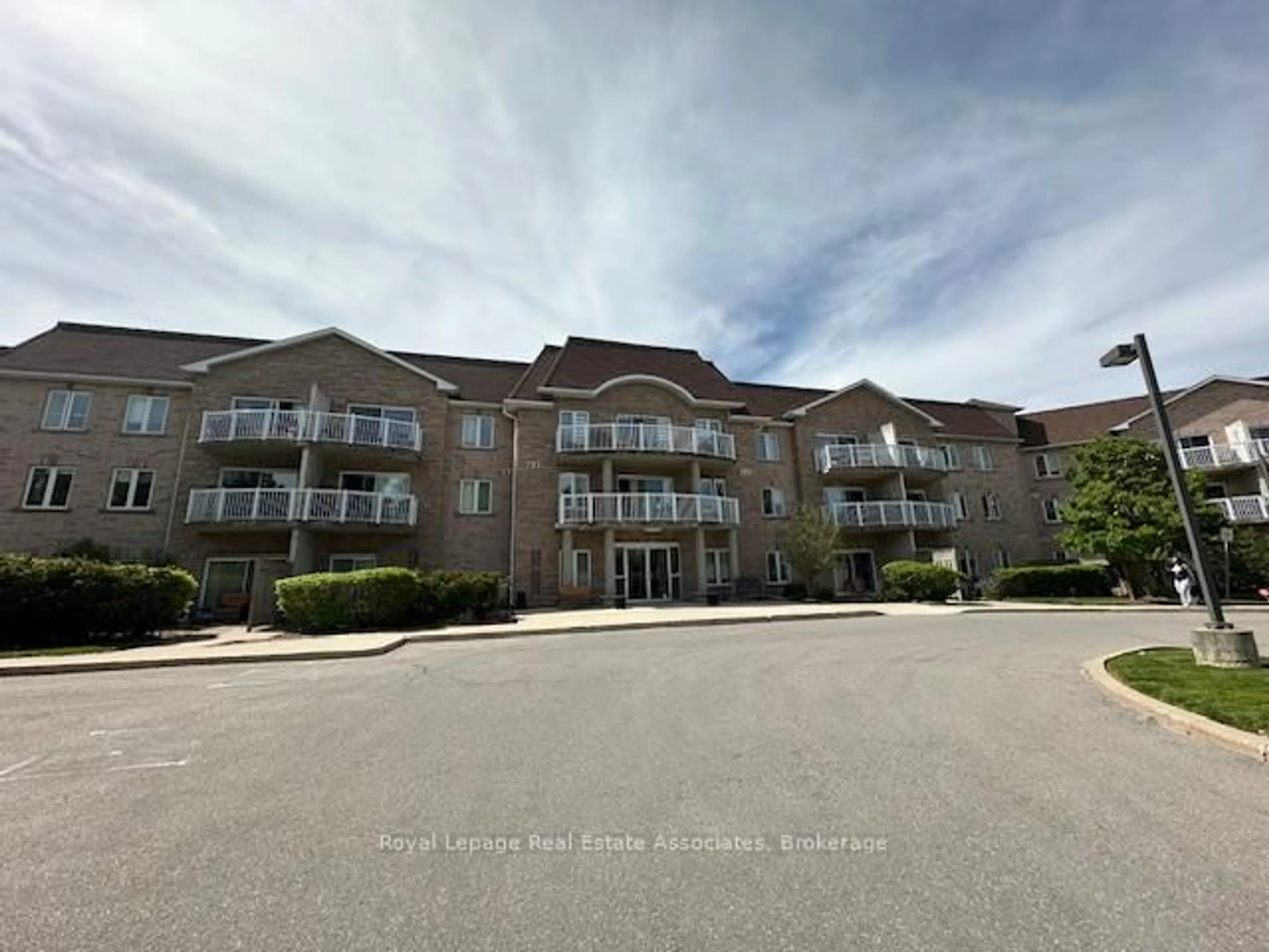 Unknown for 32 Church St #120, King Ontario L0G 1T0
